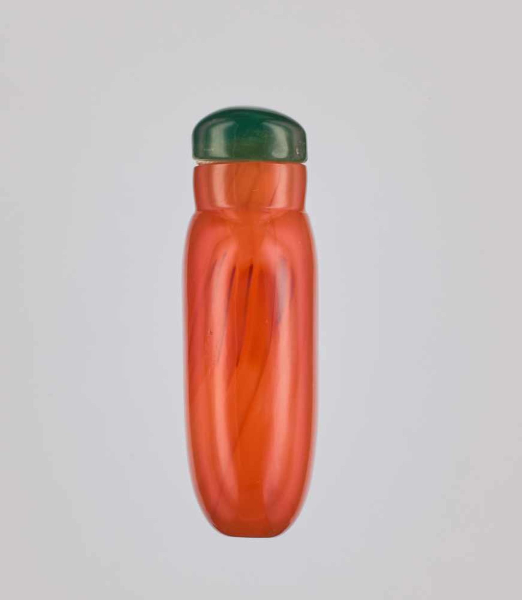 A SMALL PLAIN CARNELIAN SNUFF BOTTLE, QING DYNASTY Plain carnelian of deep orange, almost amber-like - Image 3 of 6