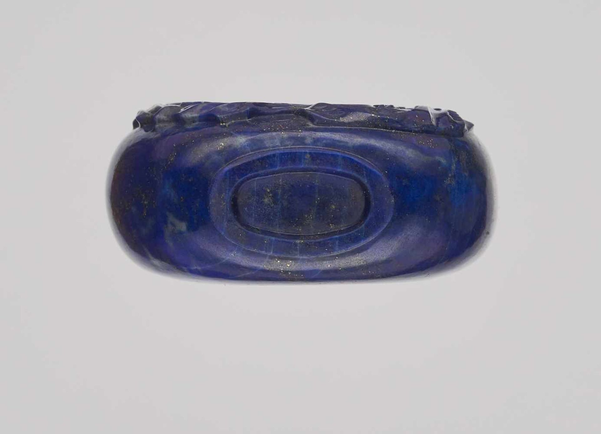 A LAPIS LAZULI ‘CRANE AND TREE’ SNUFF BOTTLE, QING DYNASTY Lapis lazuli of good, intense color, with - Image 6 of 6
