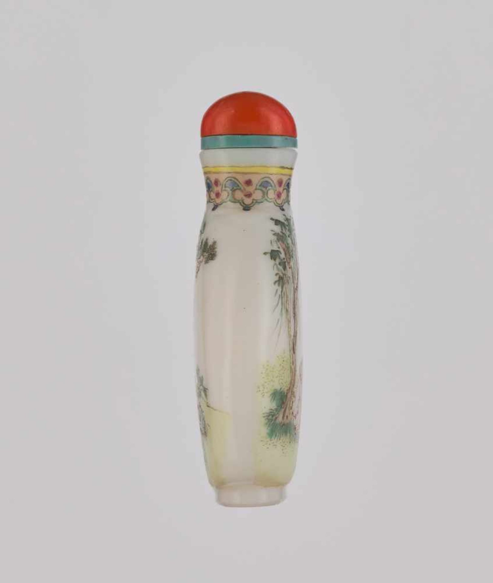 AN ENAMELLED GLASS ‘WEIQI PLAYERS’ SNUFF BOTTLE, YANGZHOU SCHOOL, SEAL MARK AND PERIOD OF QIANLONG - Image 3 of 6