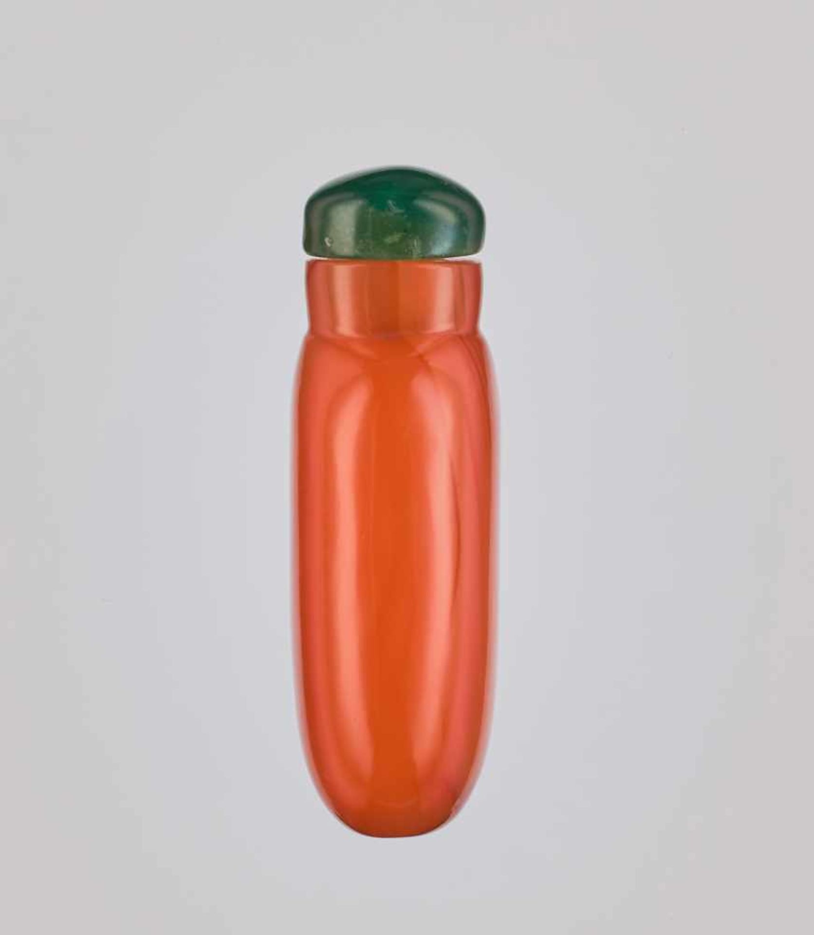 A SMALL PLAIN CARNELIAN SNUFF BOTTLE, QING DYNASTY Plain carnelian of deep orange, almost amber-like - Image 4 of 6