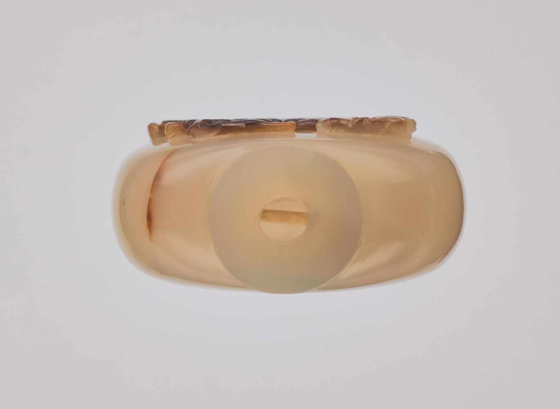 A ‘BOY AND FIVE BATS’ SHADOW AGATE SNUFF BOTTLE, QING DYNASTY Honey colored, translucent agate of - Image 5 of 6