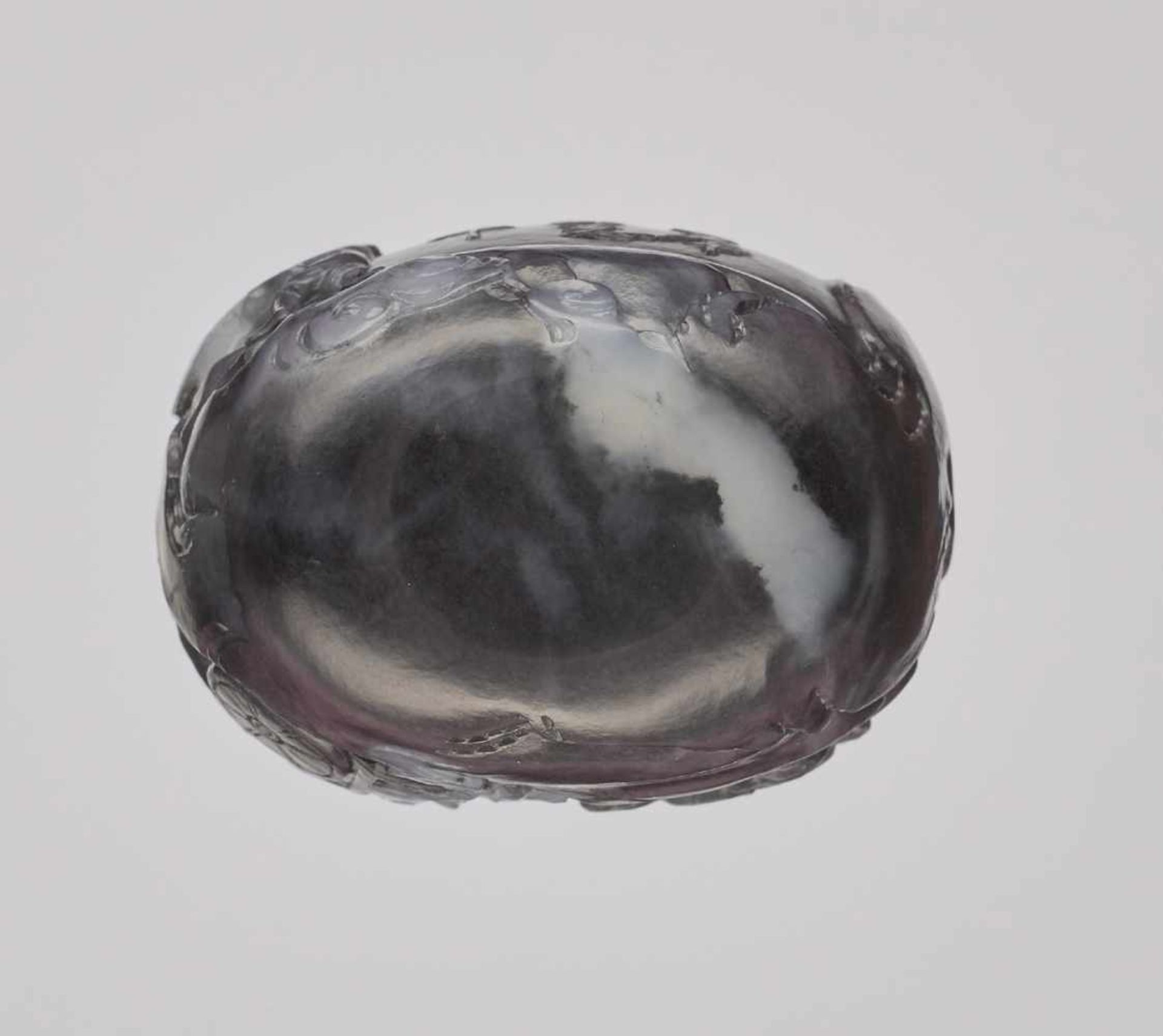 A BLACK AND WHITE ‘ZHONG KUI’ JADE SNUFF BOTTLE, QING DYNASTY Nephrite, carved in high relief, - Image 6 of 6