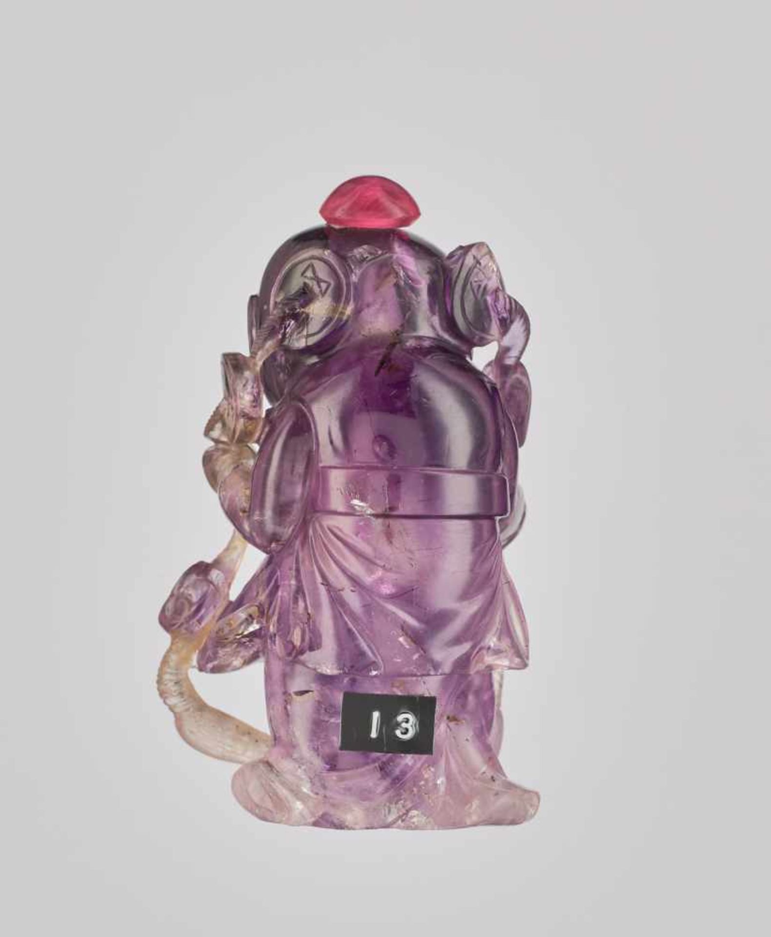 A FIGURAL ‘LIU HAI AND TOAD’ AMETHYST SNUFF BOTTLE Amethyst, the colors of the transparent crystal - Image 2 of 6