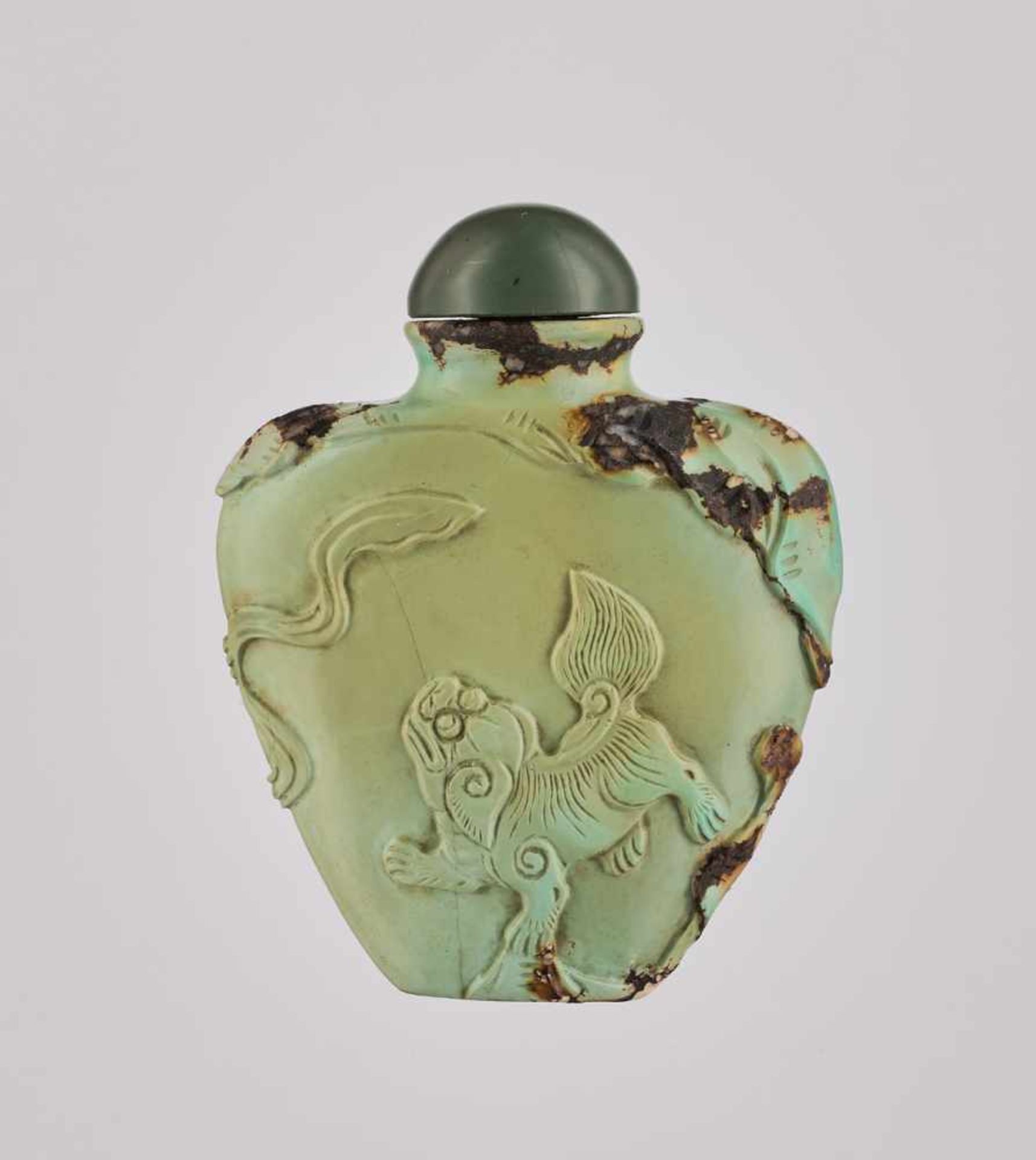 A TURQUOISE MATRIX ‘PLAYING BUDDHIST LIONS’ SNUFF BOTTLE, QING DYNASTY Turquoise of deep greenish - Image 2 of 6