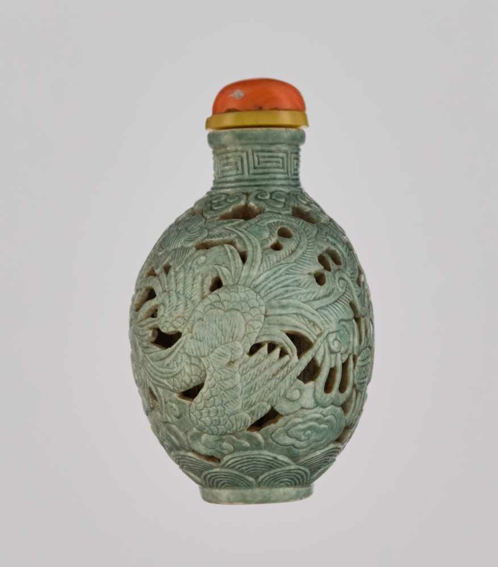 A RETICULATED TURQUOISE-GLAZED ‘DRAGON & PHOENIX’ PORCELAIN SNUFF BOTTLE Molded and carved porcelain - Image 3 of 6