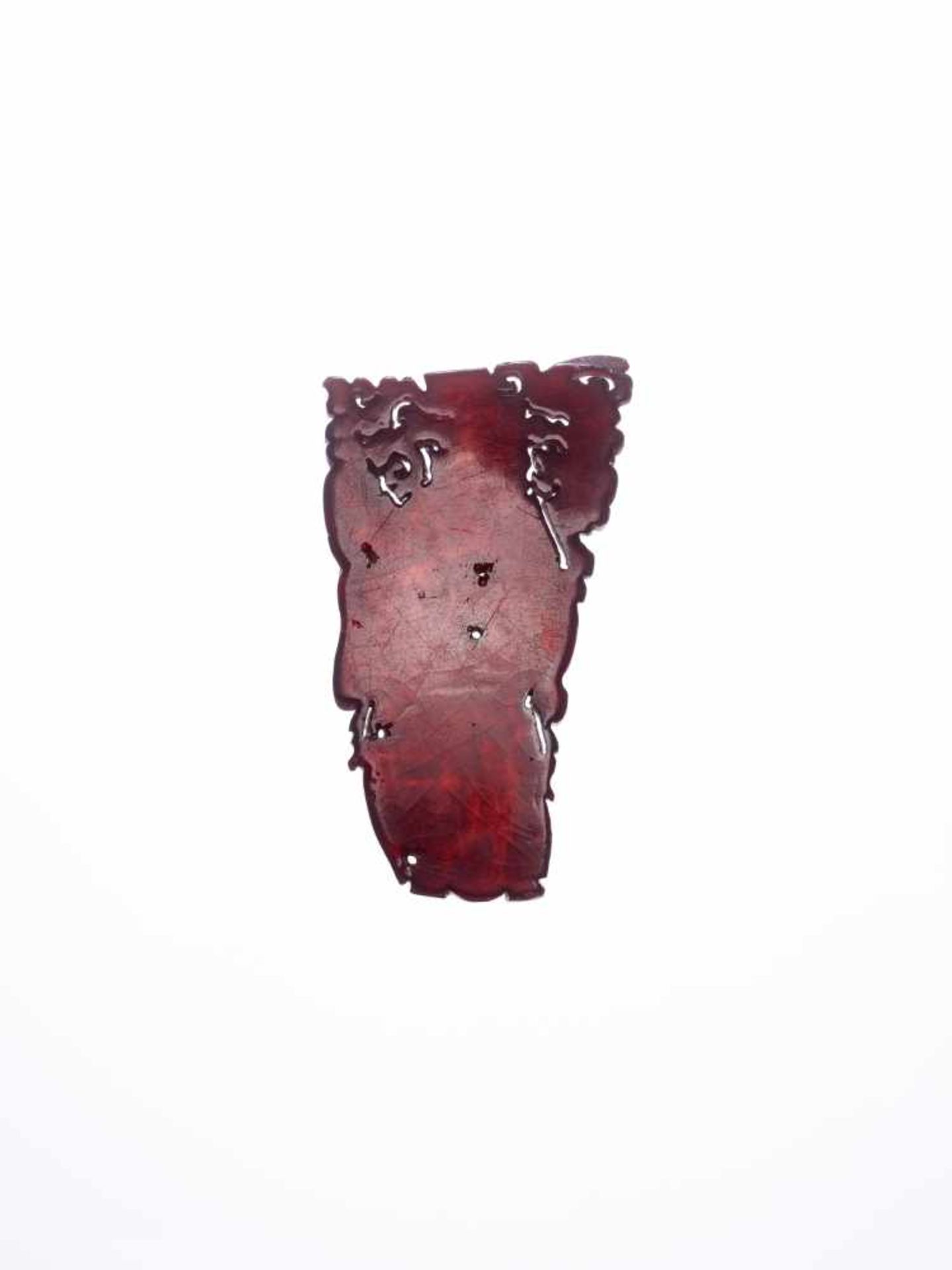 A QING DYNASTY AMBER PLAQUE WITH AN IMMORTAL Amber of dark chestnut color, translucent quality, - Image 2 of 4