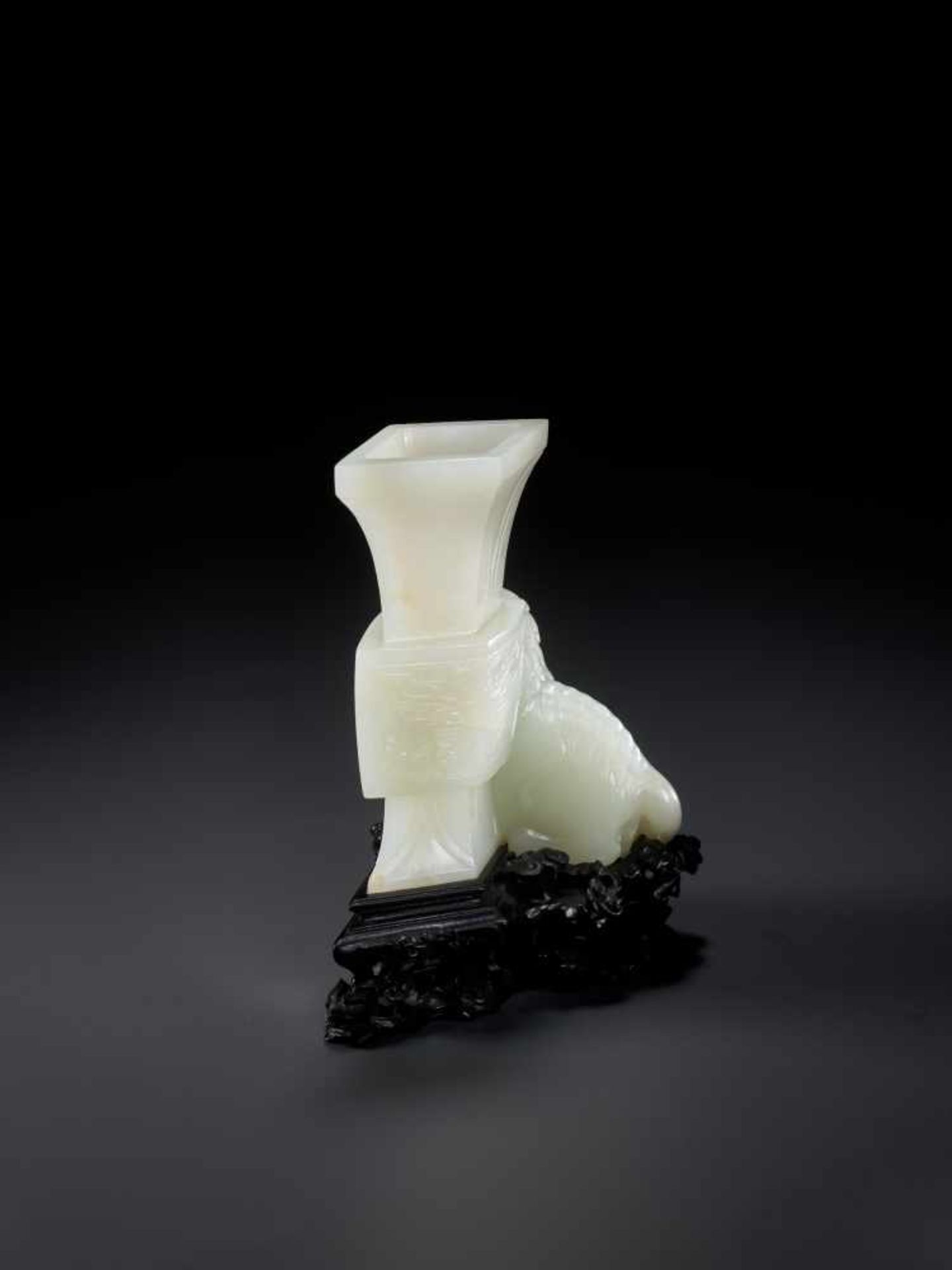 AN IMPORTANT MUTTON FAT WHITE JADE ‘LION’ FANGGU VASE, QIANLONG PERIOD White mutton fat jade, - Image 2 of 19