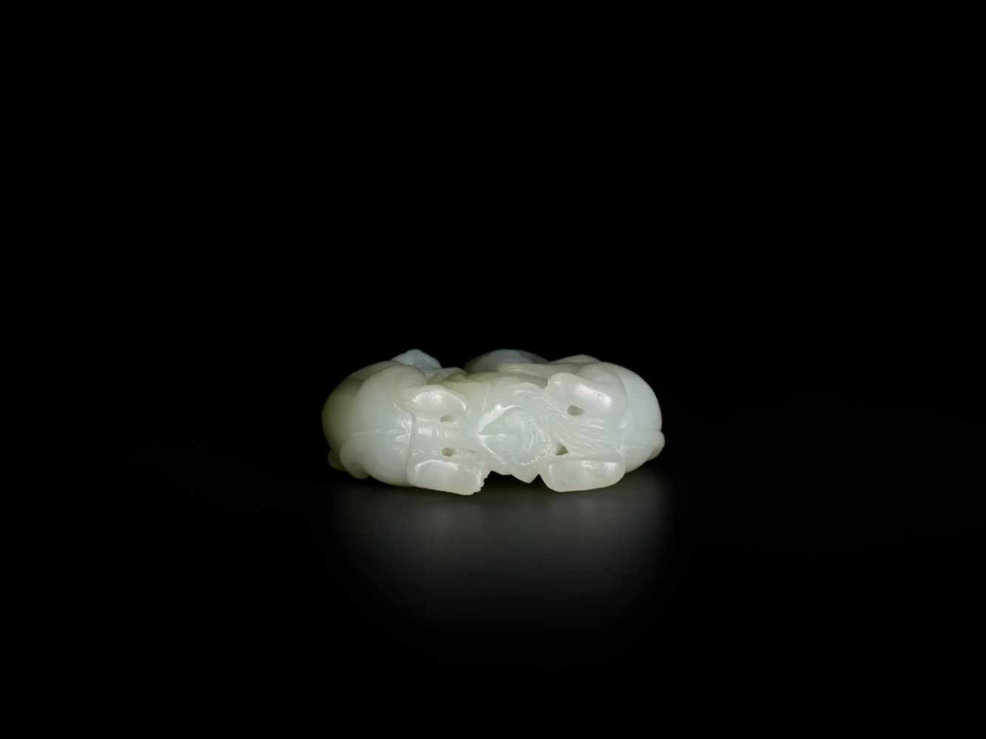 A QING DYNASTY WHITE JADE PENDANT OF TWO MONKEYS WITH PEACH White jade of translucent quality, - Image 5 of 7