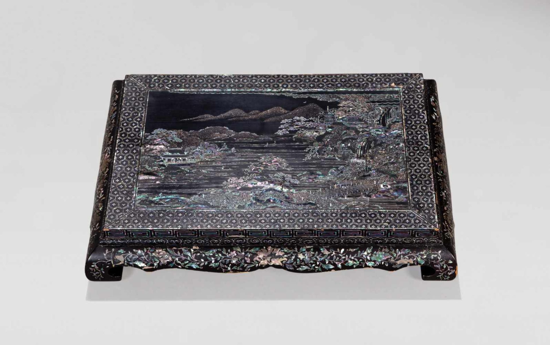 A MOTHER-OF-PEARL AND LACQUER INCENSE STAND, KANGXI Wood with black lacquer coating and inlaid