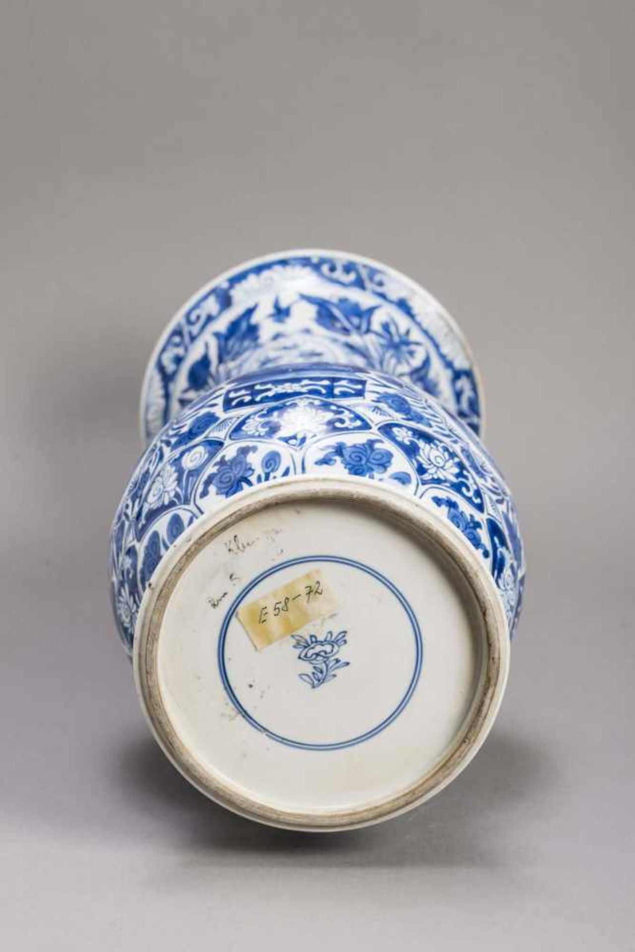 A KANGXI PERIOD BLUE AND WHITE MOULDED ‘YEN YEN’ BALUSTER VASE Porcelain with white glaze and - Image 6 of 9