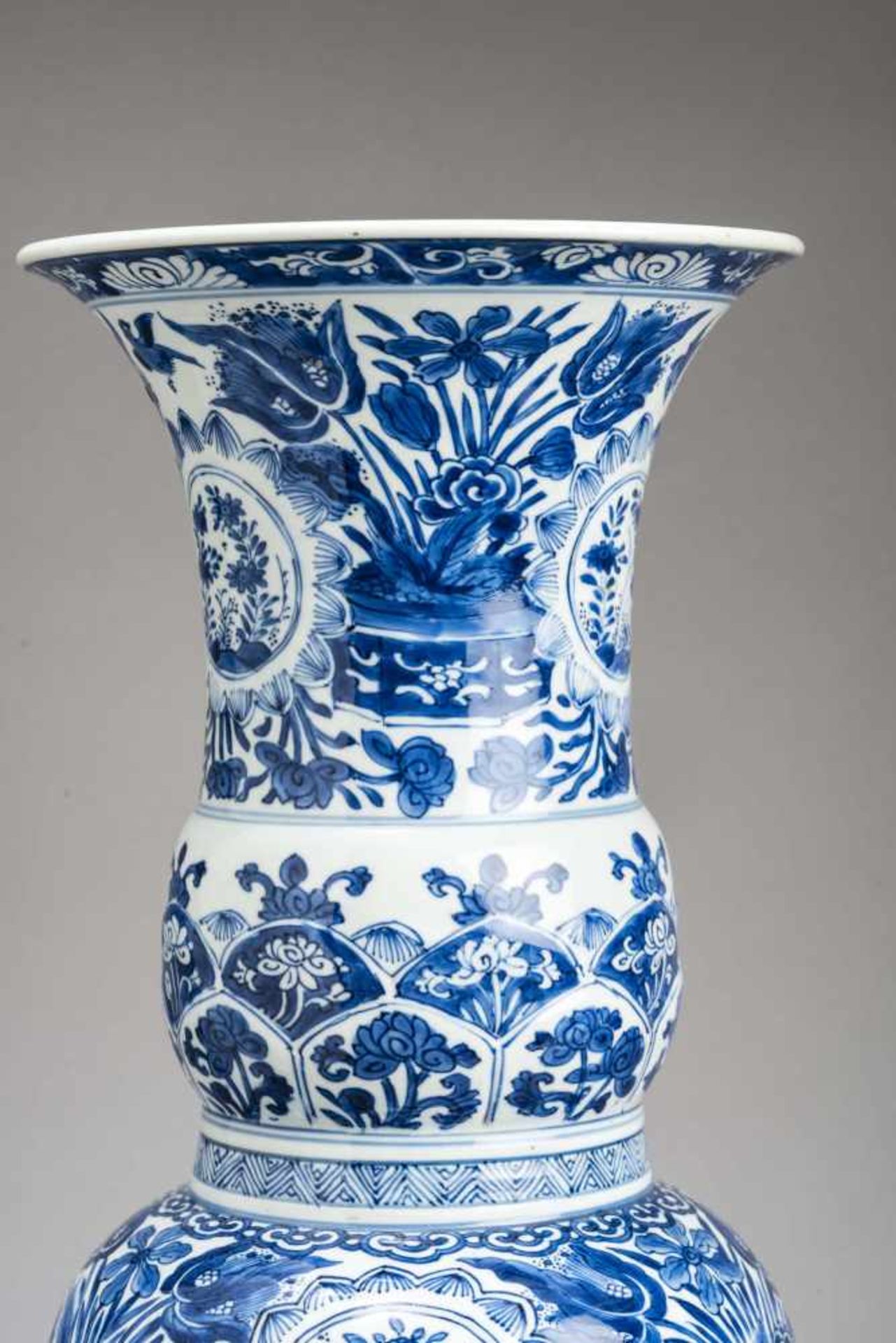 A KANGXI PERIOD BLUE AND WHITE MOULDED ‘YEN YEN’ BALUSTER VASE Porcelain with white glaze and - Image 3 of 9