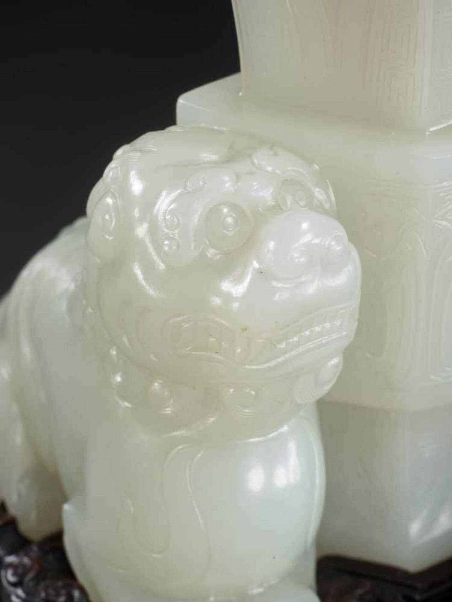 AN IMPORTANT MUTTON FAT WHITE JADE ‘LION’ FANGGU VASE, QIANLONG PERIOD White mutton fat jade, - Image 13 of 19