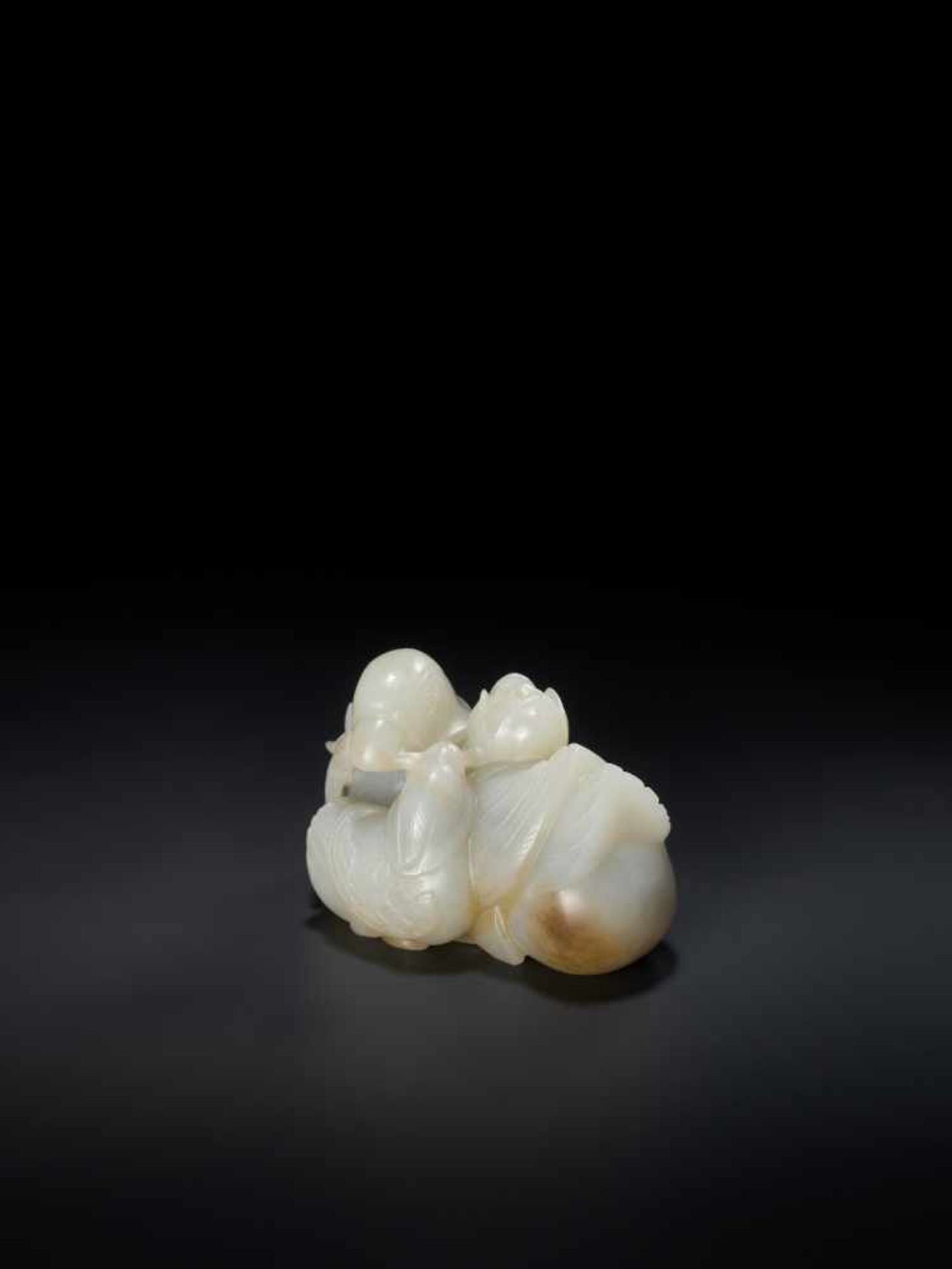 A QING DYNASTY CELADON AND RUSSET JADE ‘MANDARIN DUCKS AND LOTUS’ GROUP Light celadon color jade - Image 5 of 7