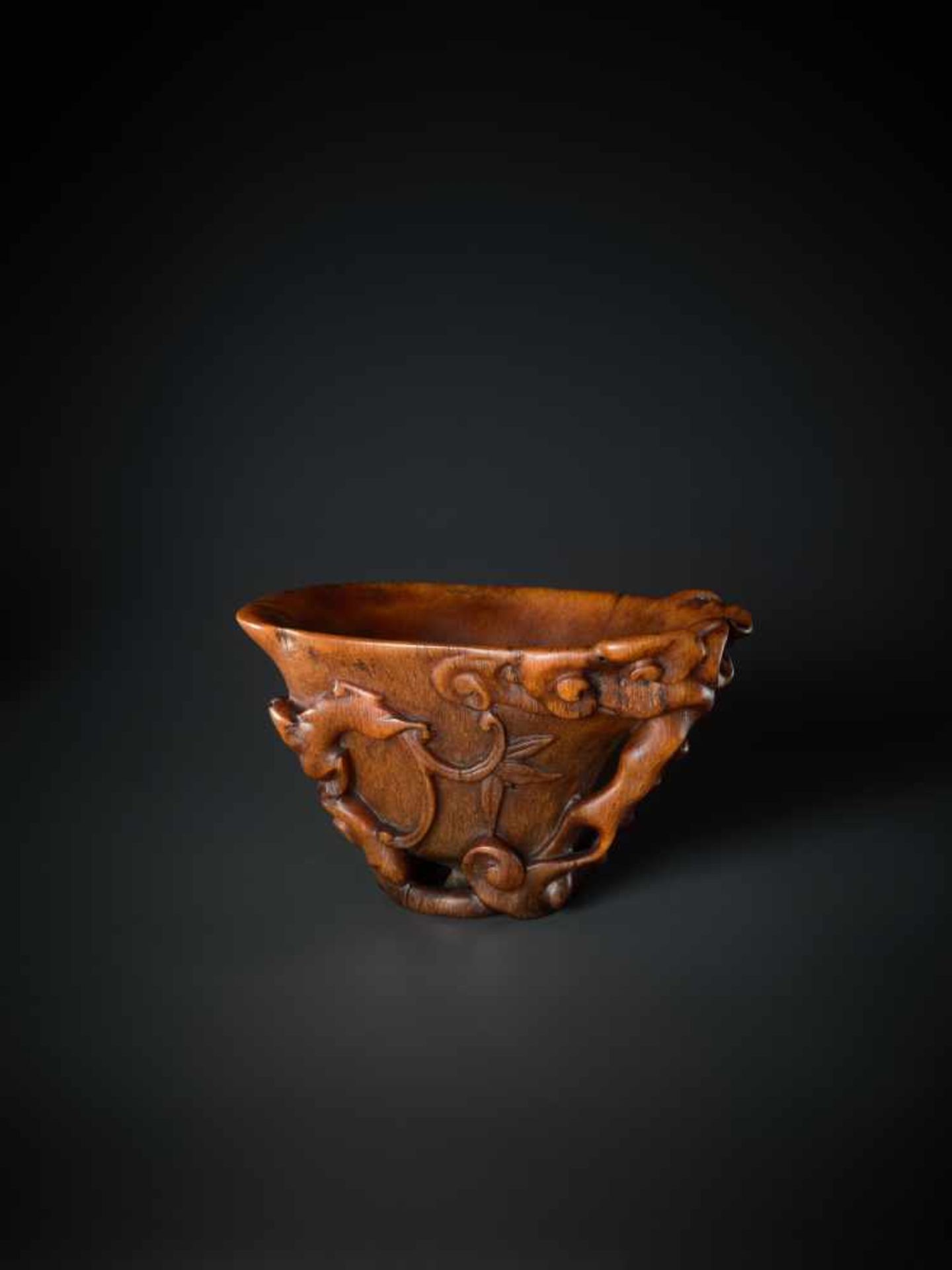 A 'LINGZHI AND CHILONG' CARVED RHINOCEROS HORN LIBATION CUP, MING DYNASTY, 16TH - 17TH CENTURY - Image 6 of 10