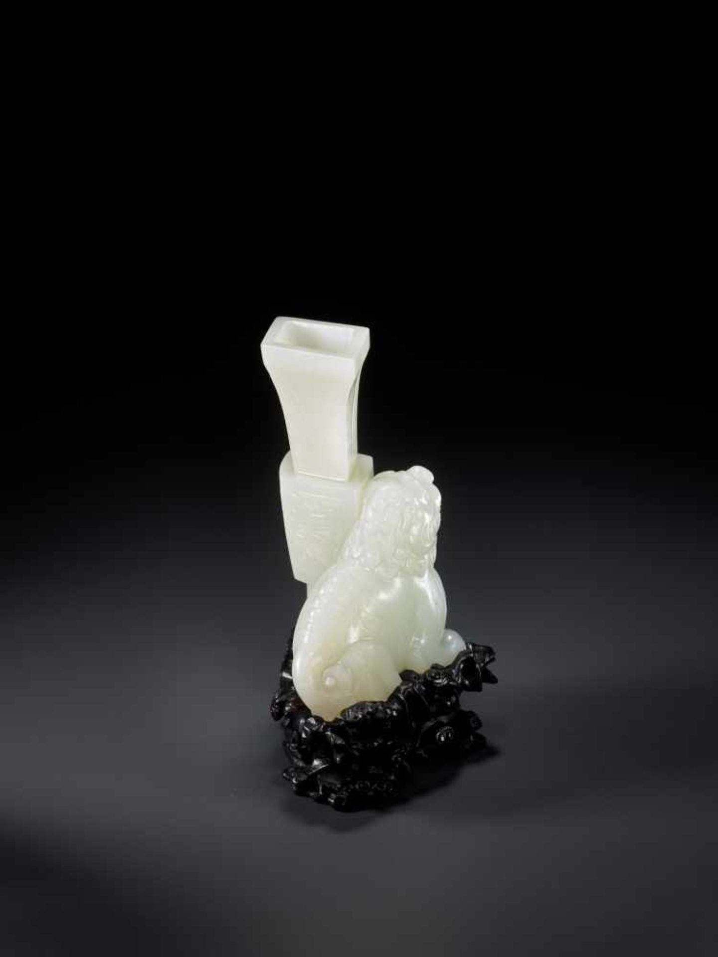 AN IMPORTANT MUTTON FAT WHITE JADE ‘LION’ FANGGU VASE, QIANLONG PERIOD White mutton fat jade, - Image 4 of 19