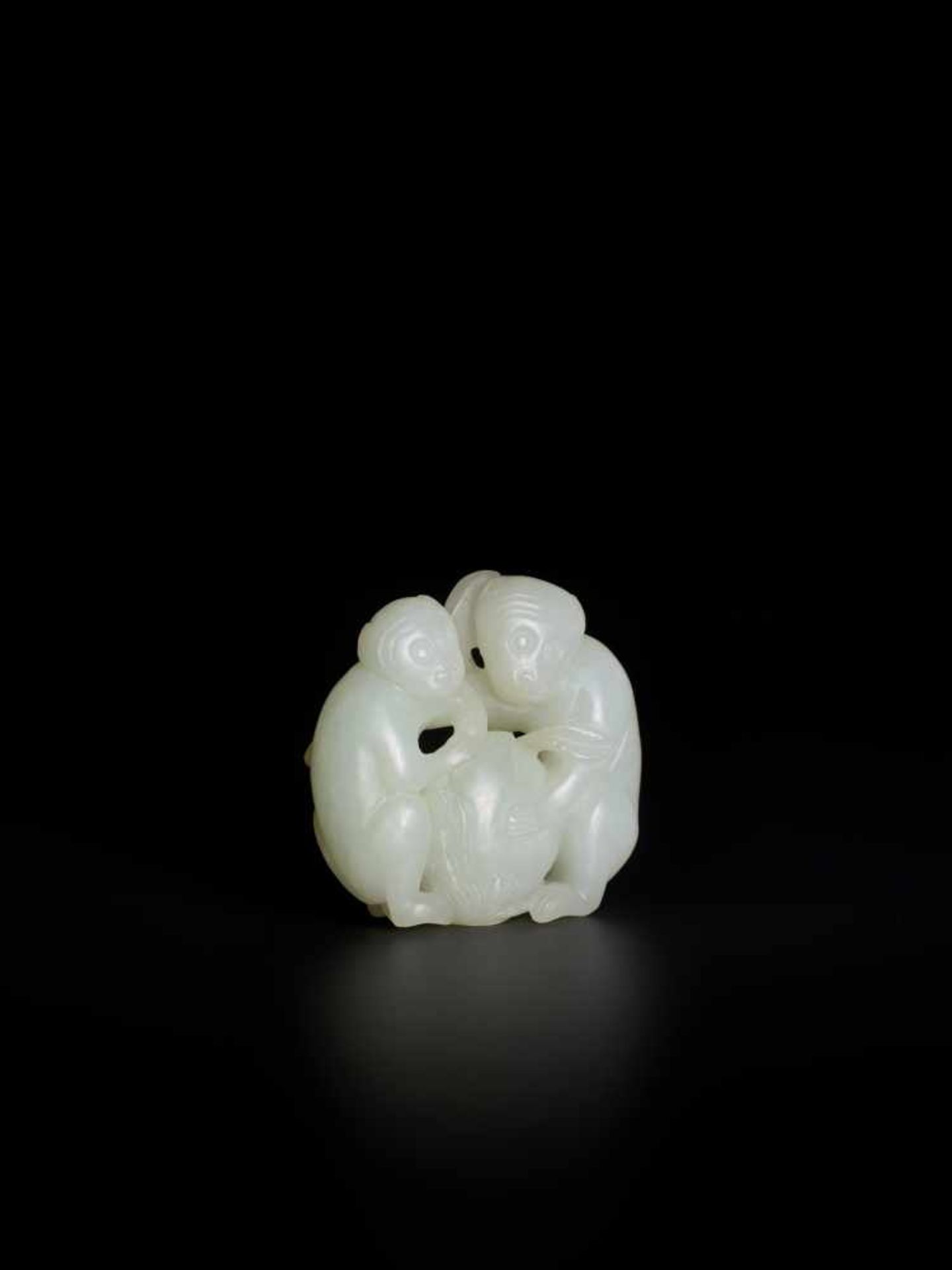 A QING DYNASTY WHITE JADE PENDANT OF TWO MONKEYS WITH PEACH White jade of translucent quality, - Image 4 of 7