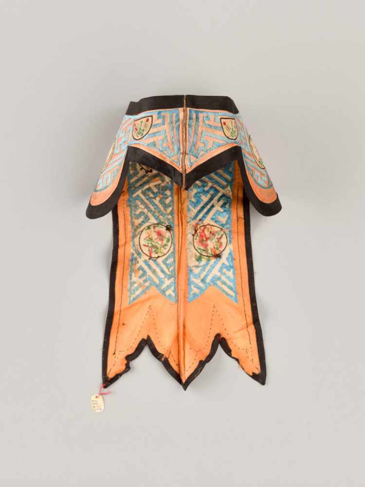 LOT WITH TWO PEKING KNOT EMBROIDERED COLLARS, 1900s Silk with multi-colored silk threads, plain - Image 6 of 9