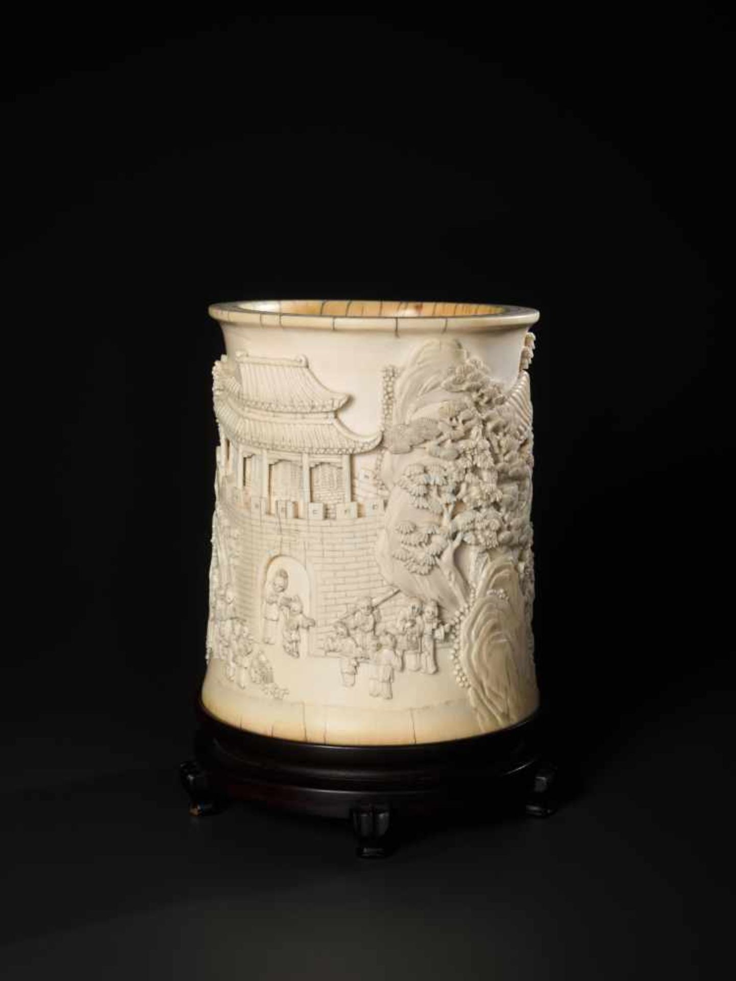 AN IMPERIAL 18TH CENTURY IVORY BITONG BRUSHPOT WITH THE STORY OF PAN YUE Ivory, wooden base China, - Image 6 of 7