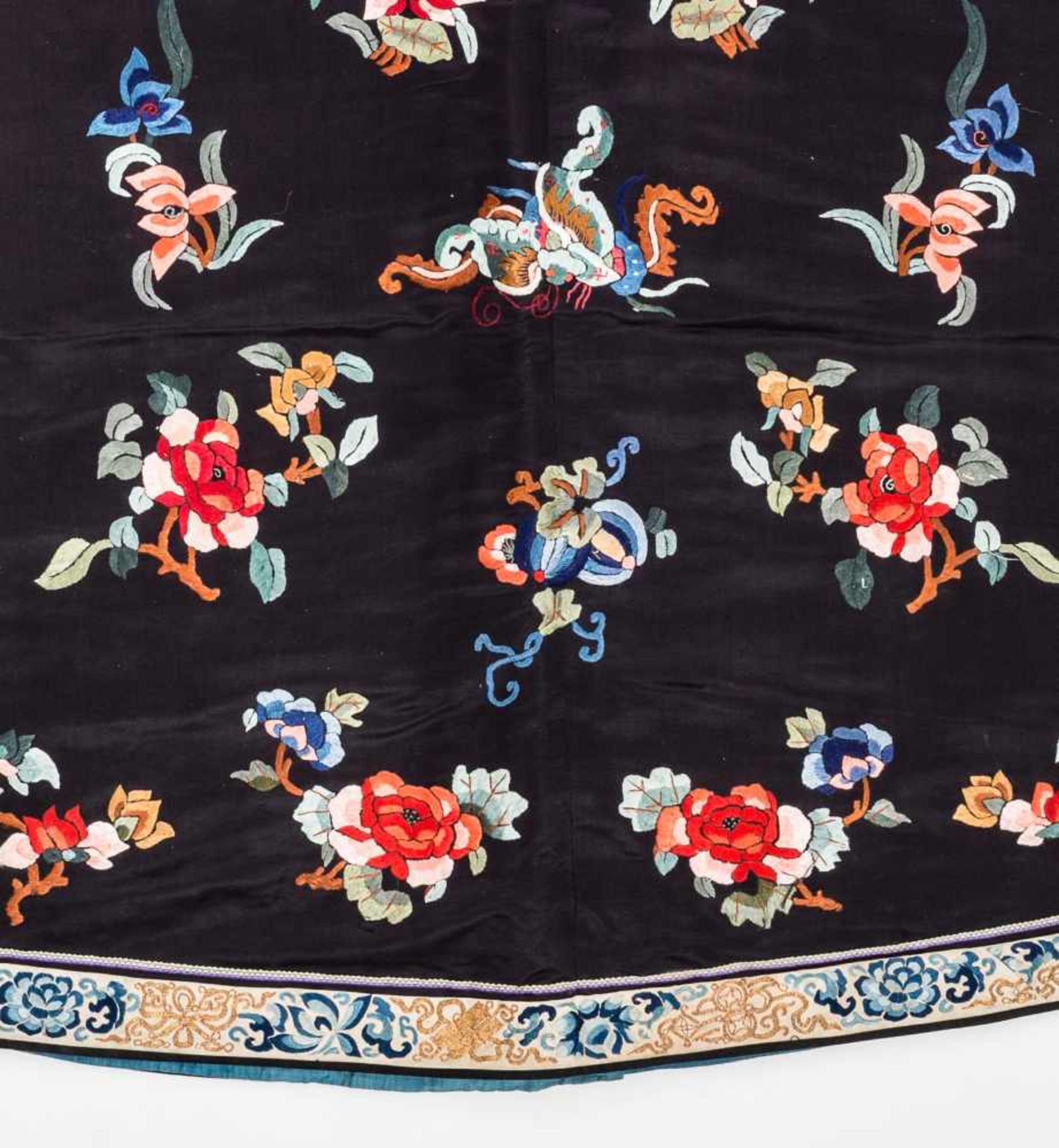 A 1920s MIDNIGHT BLUE SILK LADY’S ROBE WITH FLOWERS AND BUTTERFLIES Silk with multi-colored silk and - Image 3 of 4