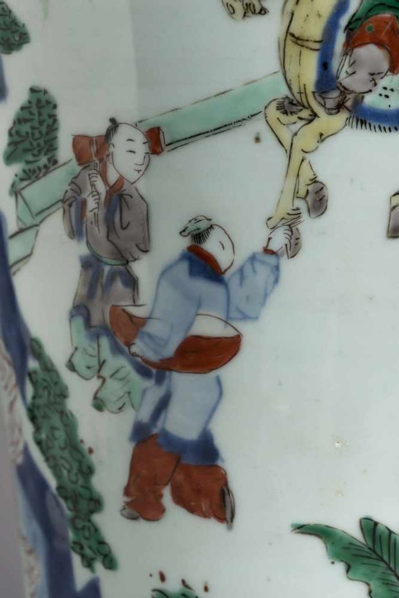 A LARGE TRANSITIONAL WUCAI BALUSTER VASE WITH PALACE SCENE, 17th CENTURY White glazed porcelain with - Image 9 of 9