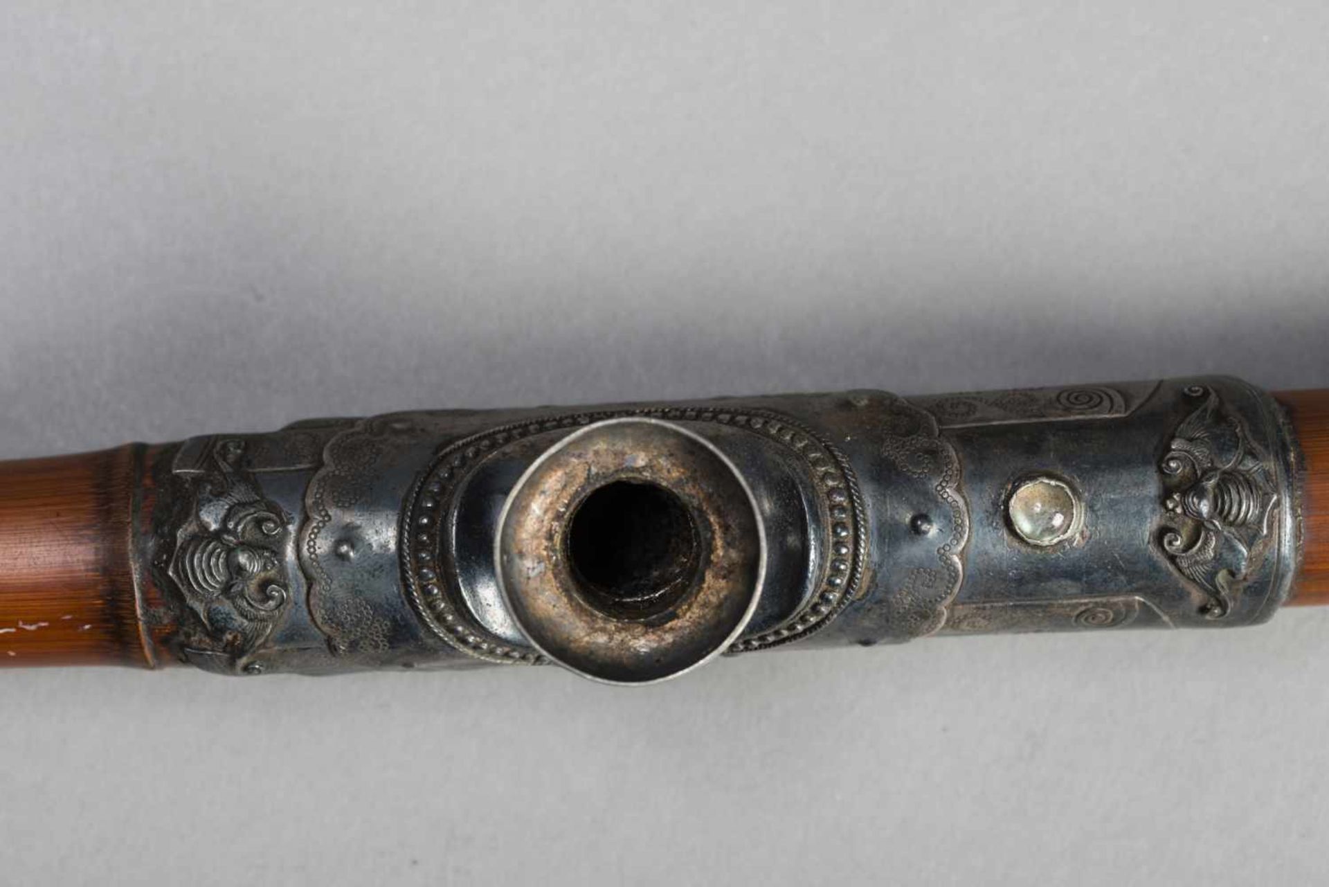 AN IVORY, BAMBOO AND SILVER OPIUM PIPE, QING DYNASTY, WITH AN ANTIQUE OPIUM LAMP The pipe consisting - Image 5 of 7