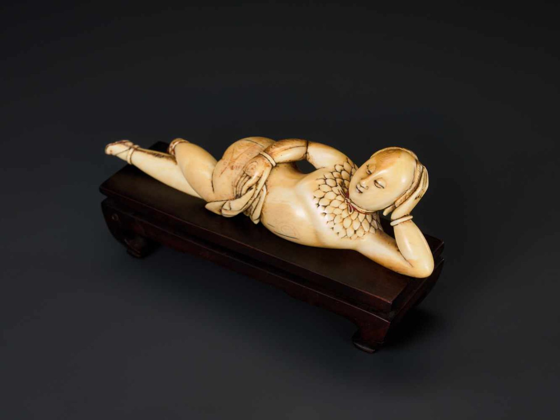 A CARVED 17th CENTURY IVORY FIGURE OF A RECLINING WOMAN Ivory, sparse remains of paintwork. Rosewood - Image 3 of 7