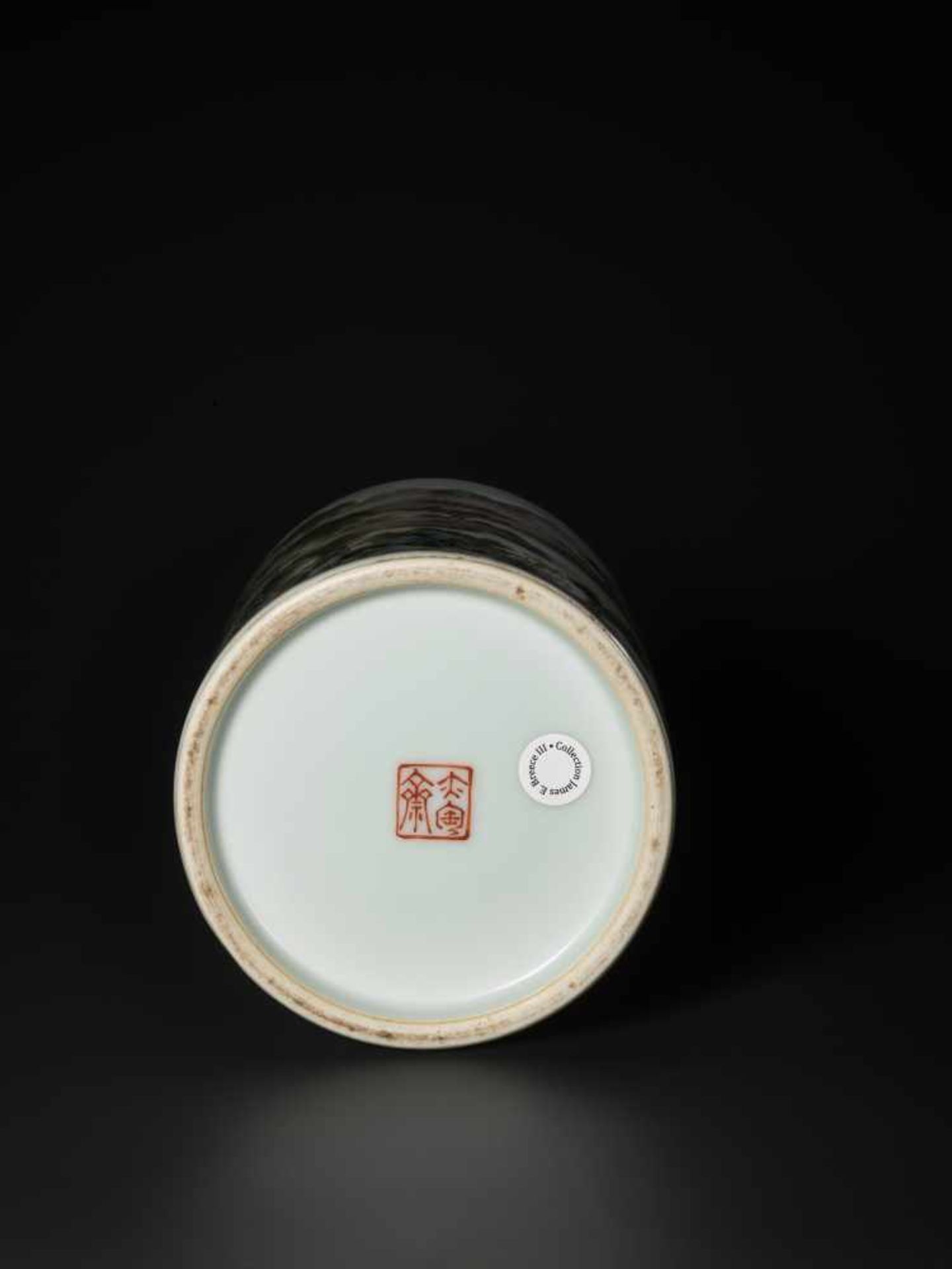 A FAMILLE ROSE PORCELAIN BRUSH POT BY ZHANG ZHITANG (1893-1971) Porcelain with fine enamel - Image 6 of 7