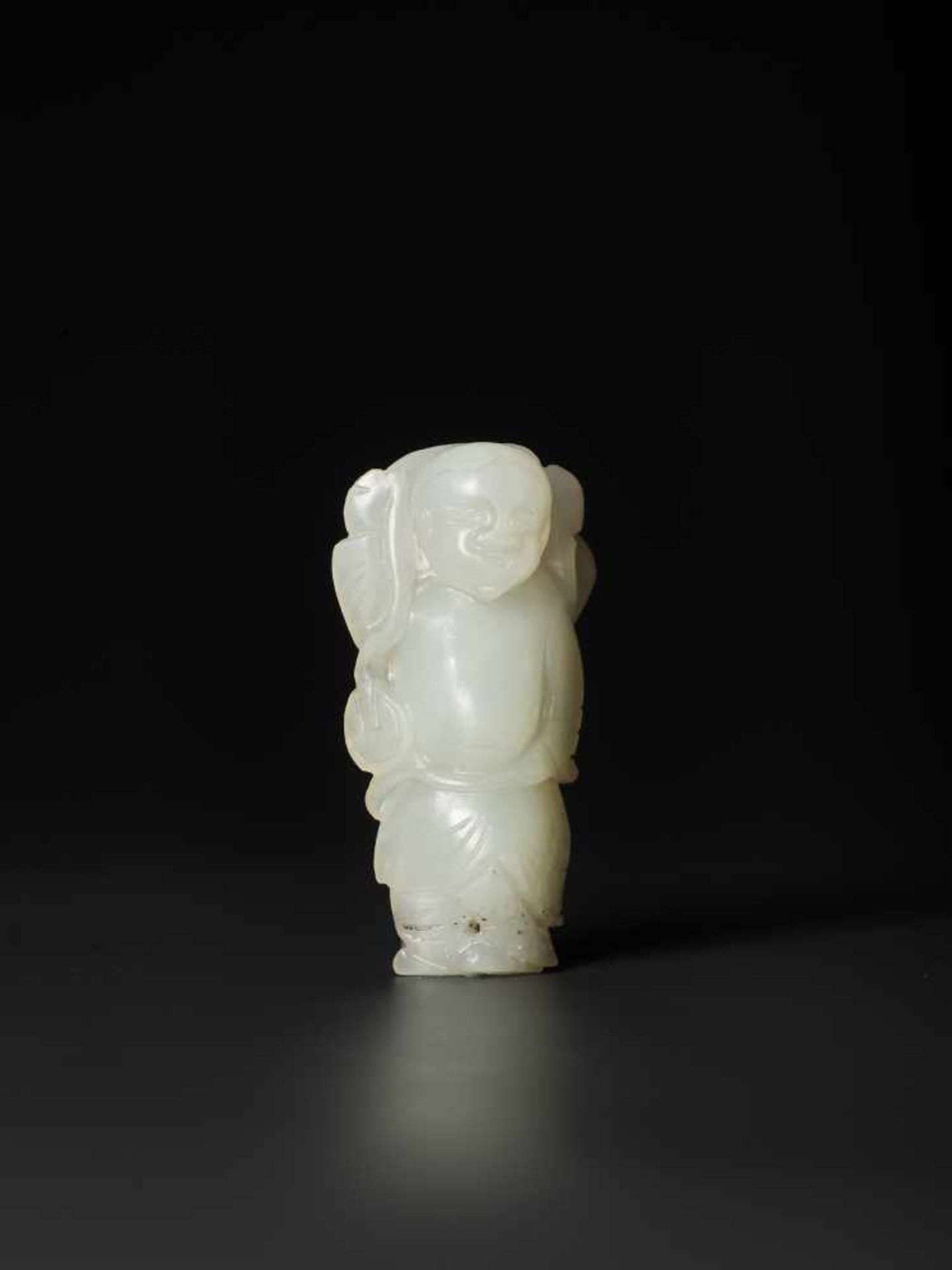 A WHITE JADE QING DYNASTY ‘LUCKY GOD’ MINIATURE PENDANT White jade with ochre colored inclusions - Image 2 of 6