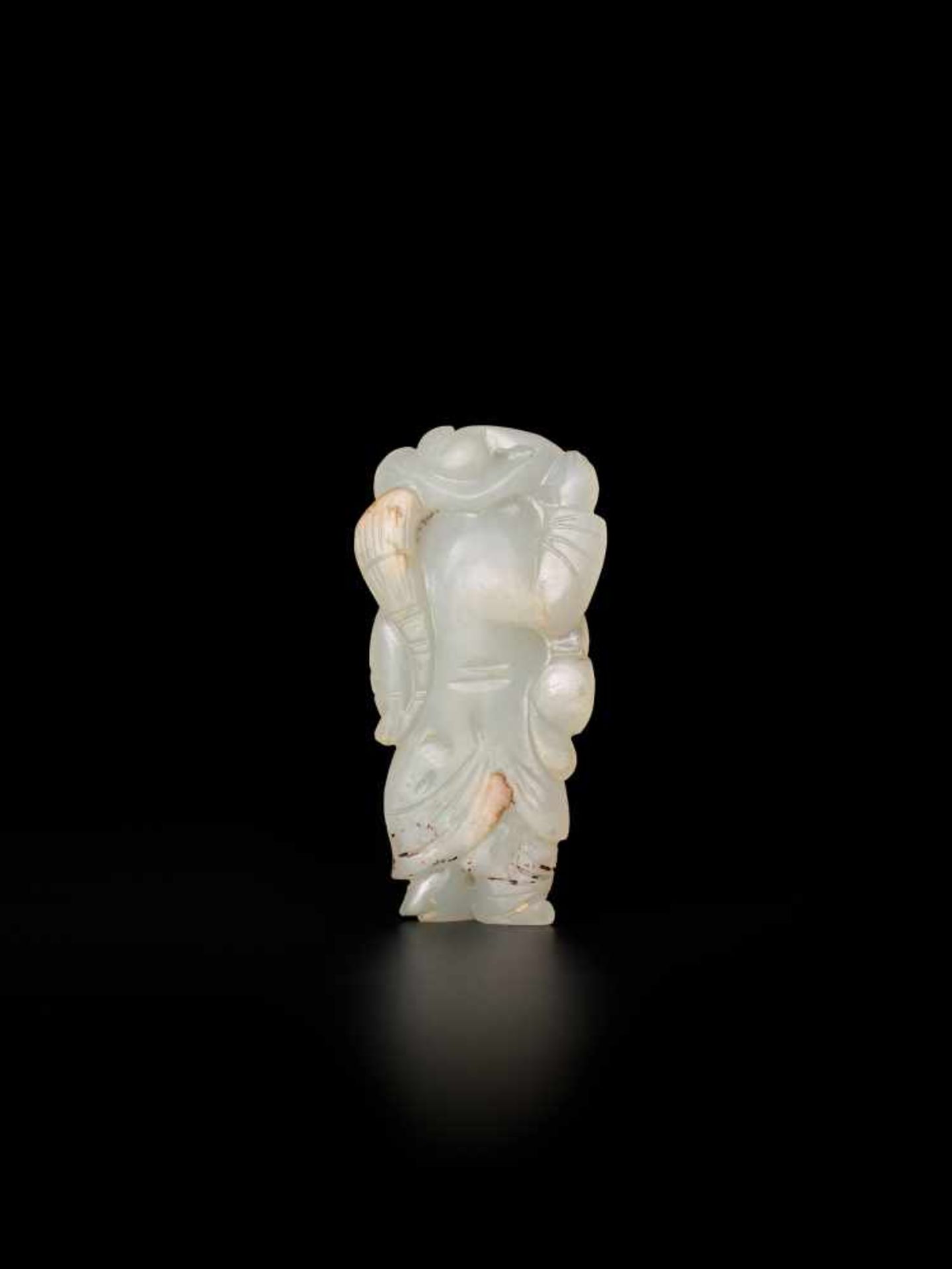 A WHITE JADE QING DYNASTY ‘LUCKY GOD’ MINIATURE PENDANT White jade with ochre colored inclusions - Bild 5 aus 6