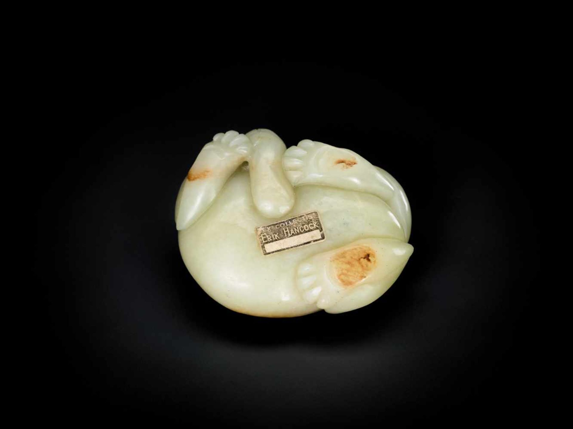 A 17th / 18th CENTURY CELADON AND RUSSET JADE ‘BUDDHIST LION’ CARVING Pale celadon color jade with - Image 3 of 6