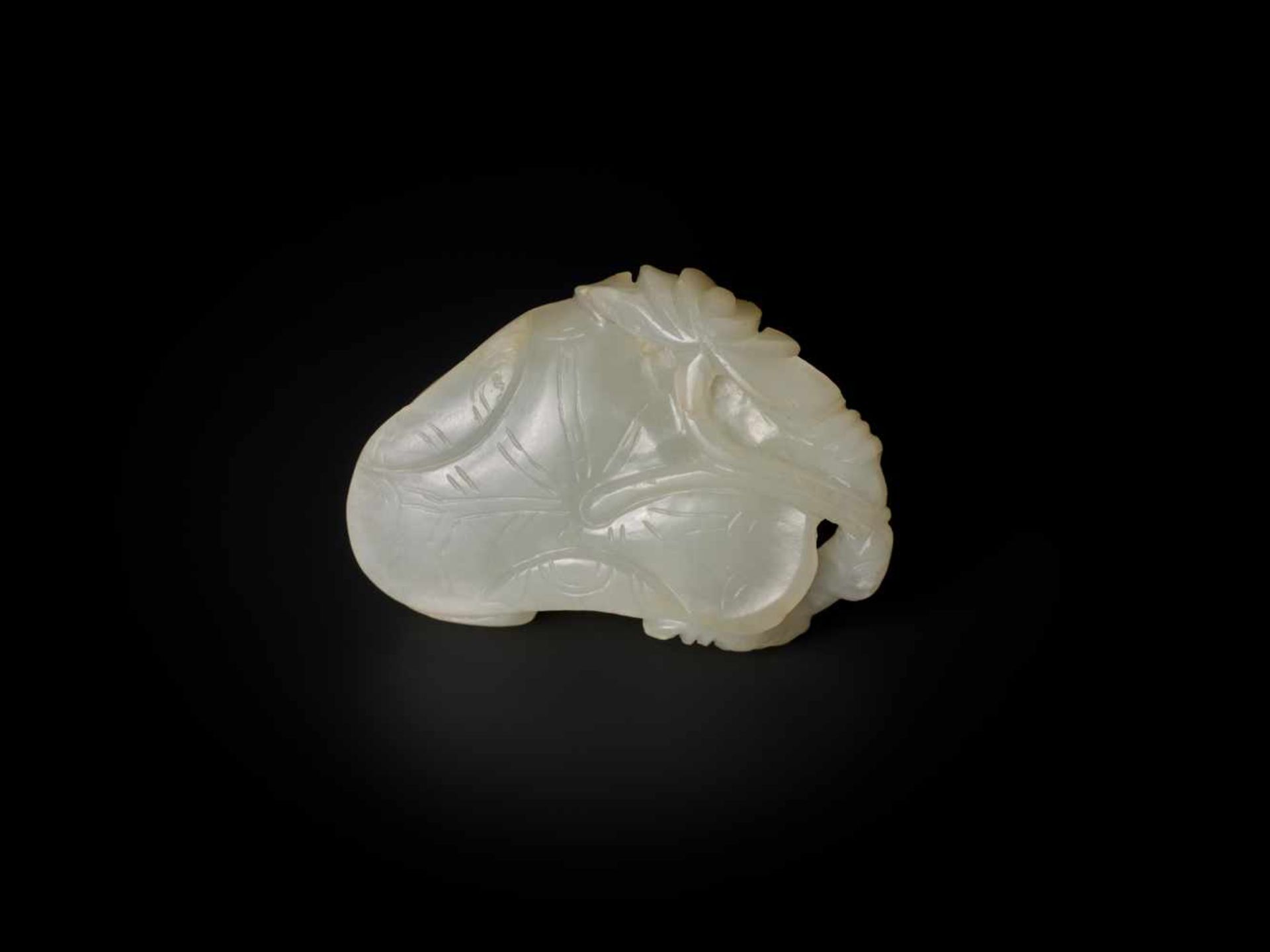 A WHITE JADE QING DYNASTY ‘BOY AND LOTUS’ PENDANT White jade of translucent quality with natural - Image 2 of 6