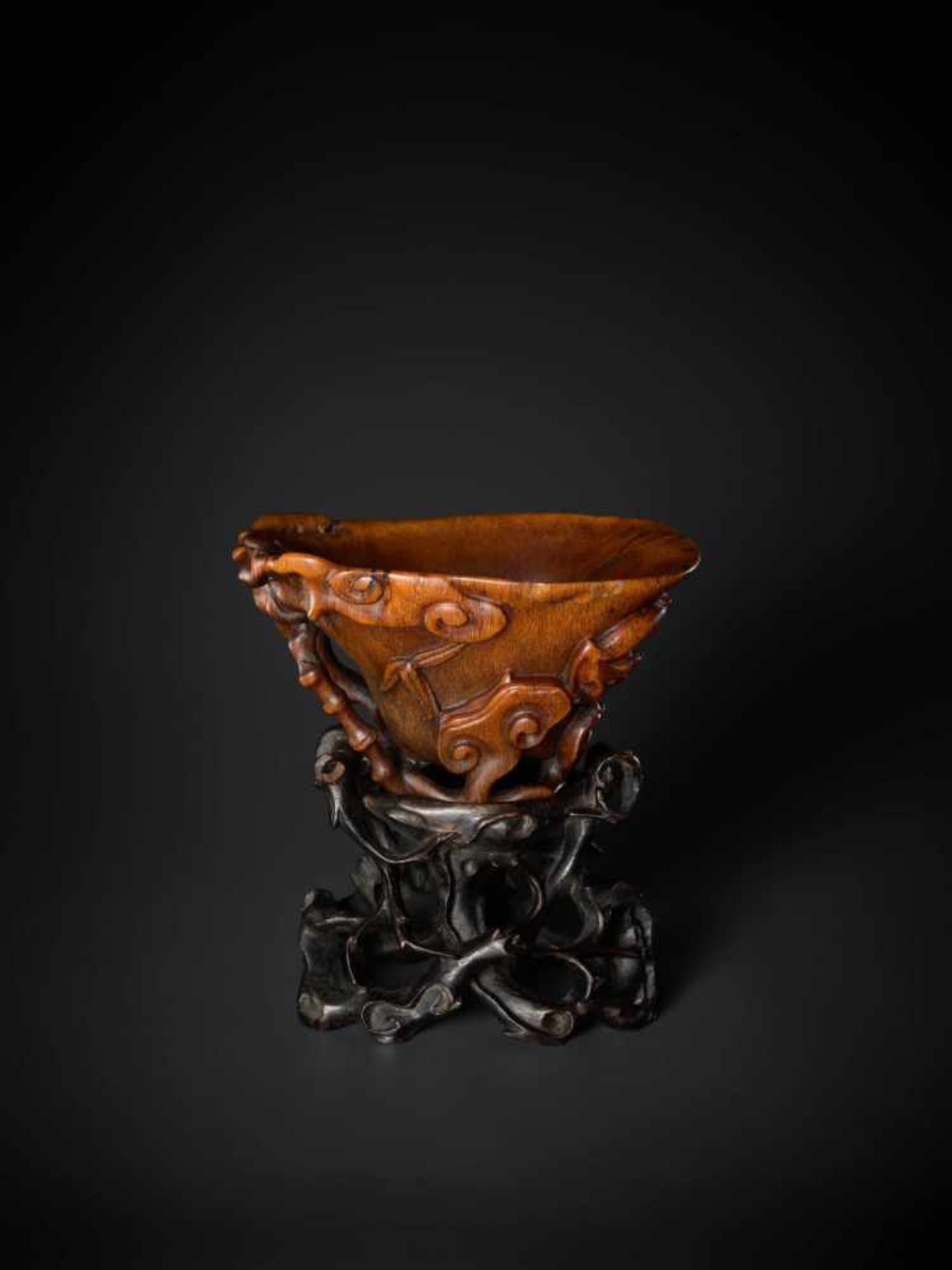 A 'LINGZHI AND CHILONG' CARVED RHINOCEROS HORN LIBATION CUP, MING DYNASTY, 16TH - 17TH CENTURY - Image 3 of 10