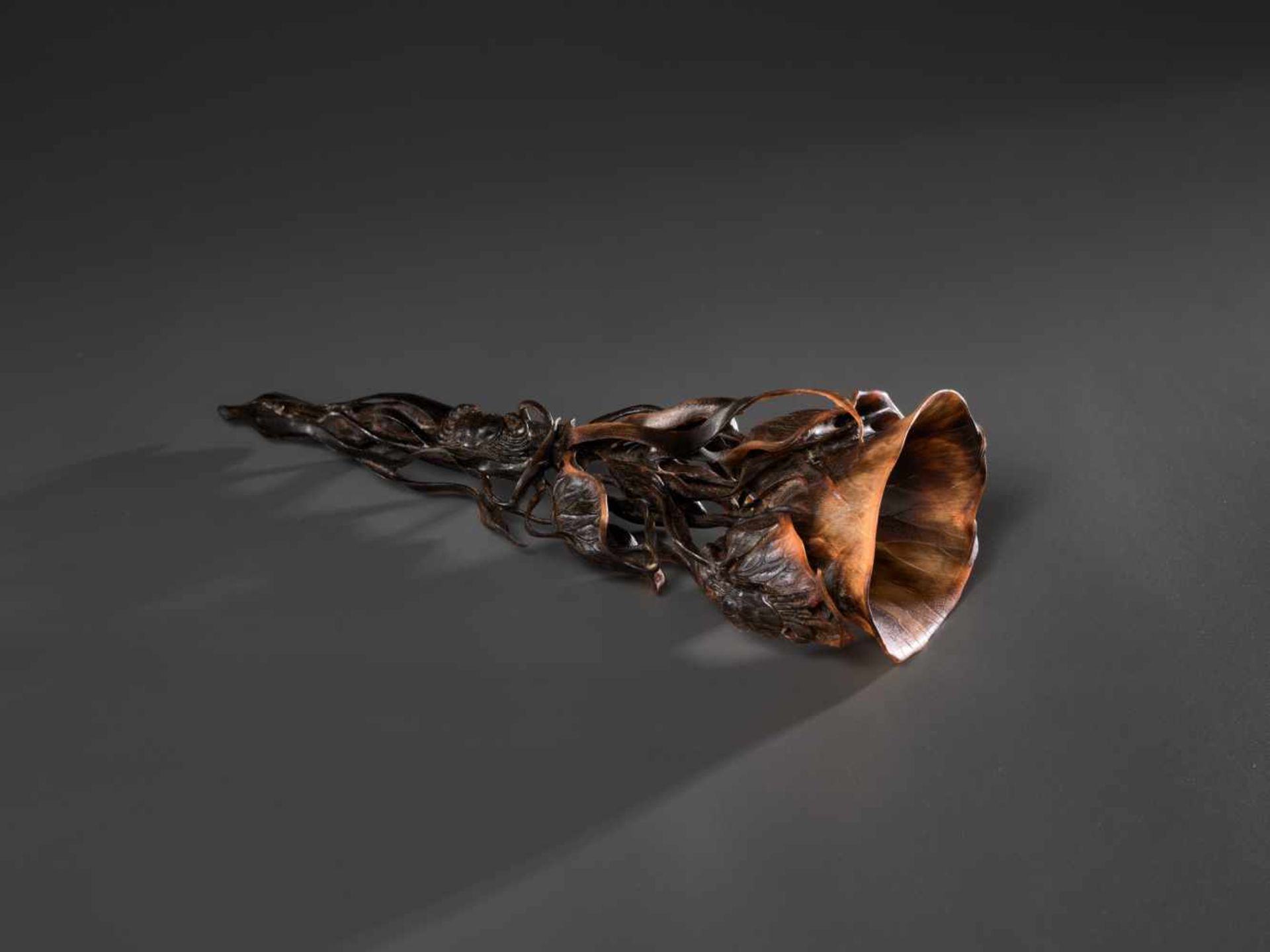 AN 18TH CENTURY RETICULATED FULL TIP RHINOCEROS ‘LOTUS’ CUP Rhinoceros horn in a deep brown to light - Image 5 of 9