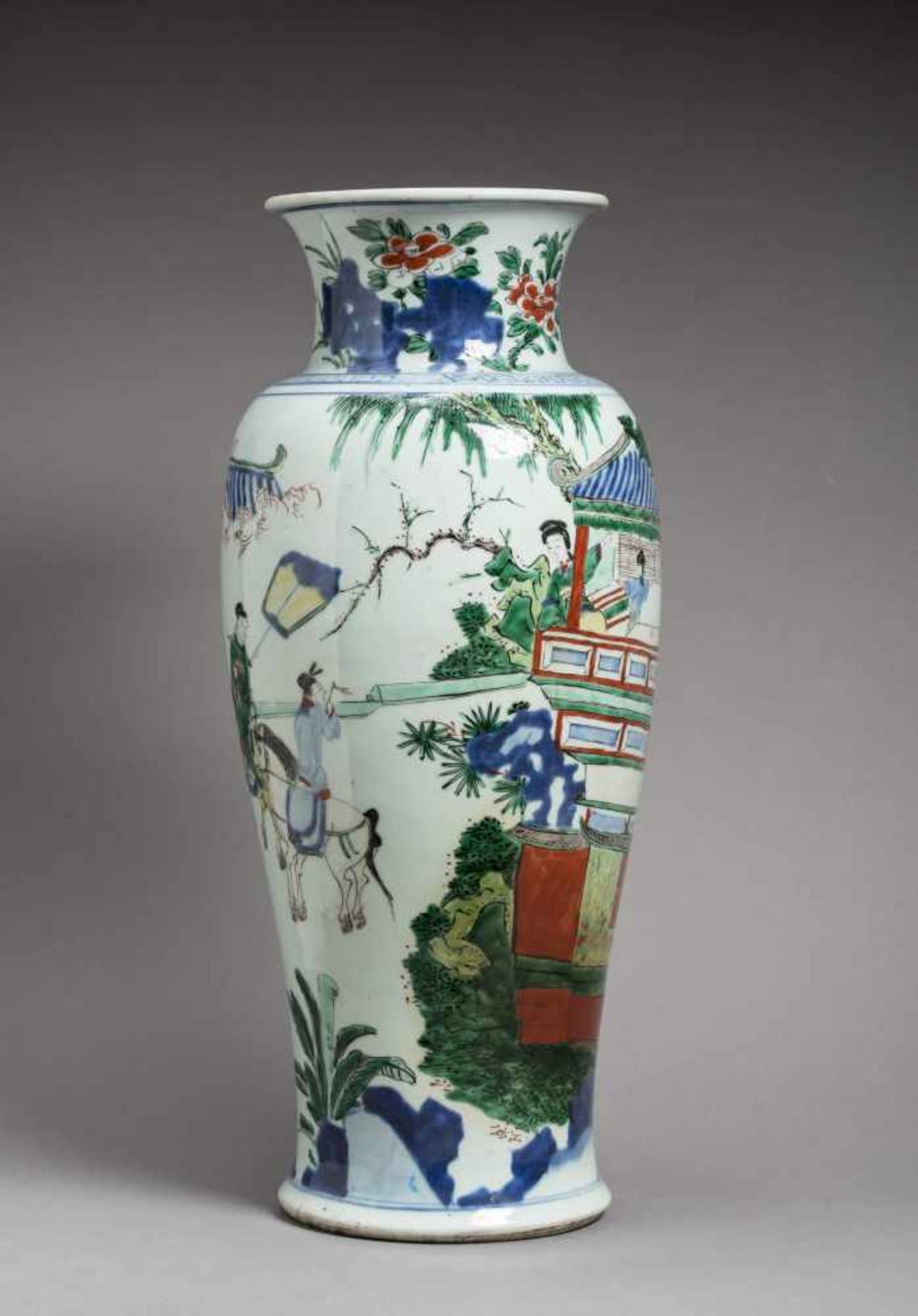 A LARGE TRANSITIONAL WUCAI BALUSTER VASE WITH PALACE SCENE, 17th CENTURY White glazed porcelain with
