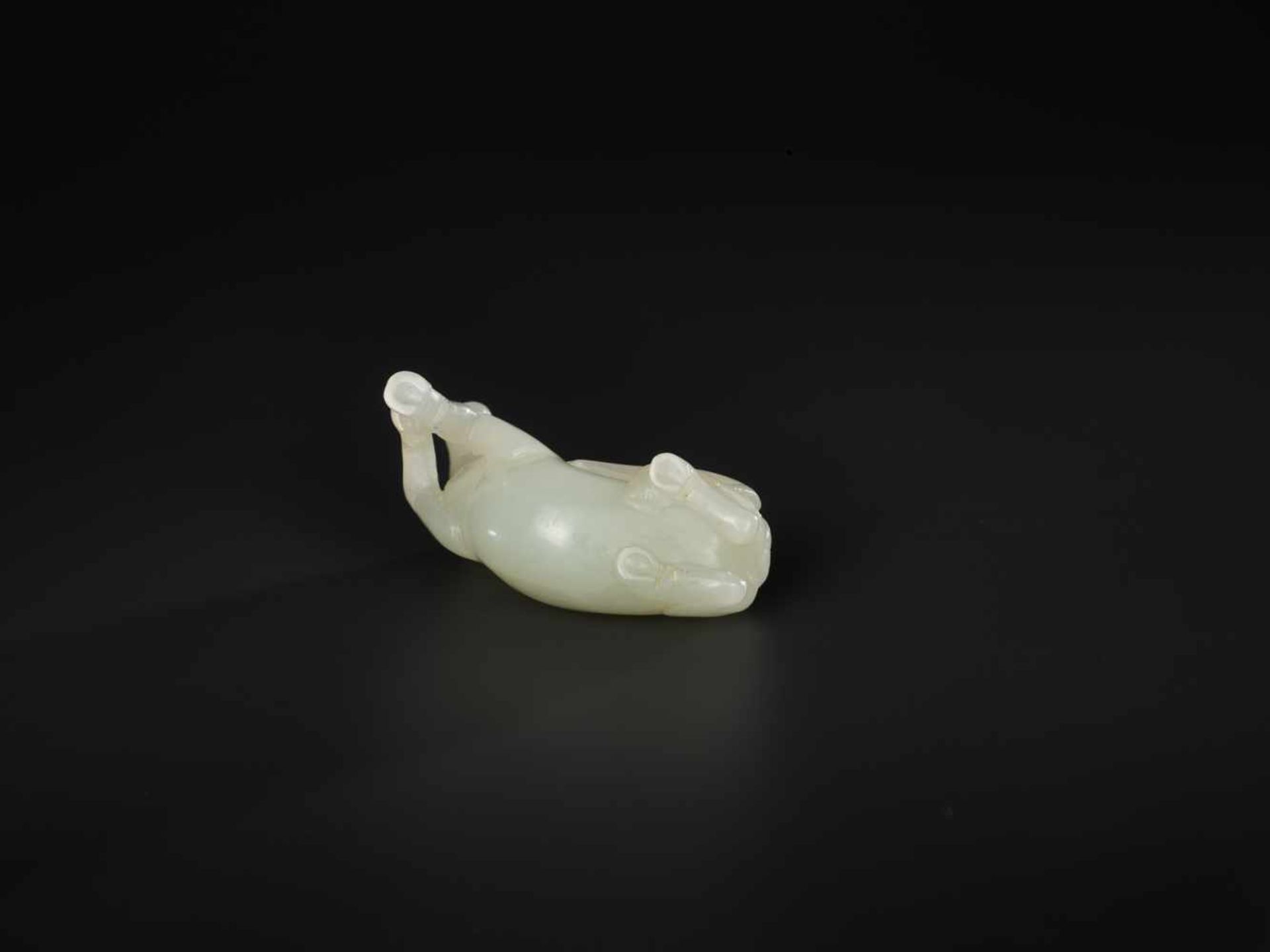 A PALE CELADON 'HORSE AND MONKEY' JADE CARVING, QING DYNASTY, 18TH / 19TH CENTURY The stone of even, - Image 5 of 7