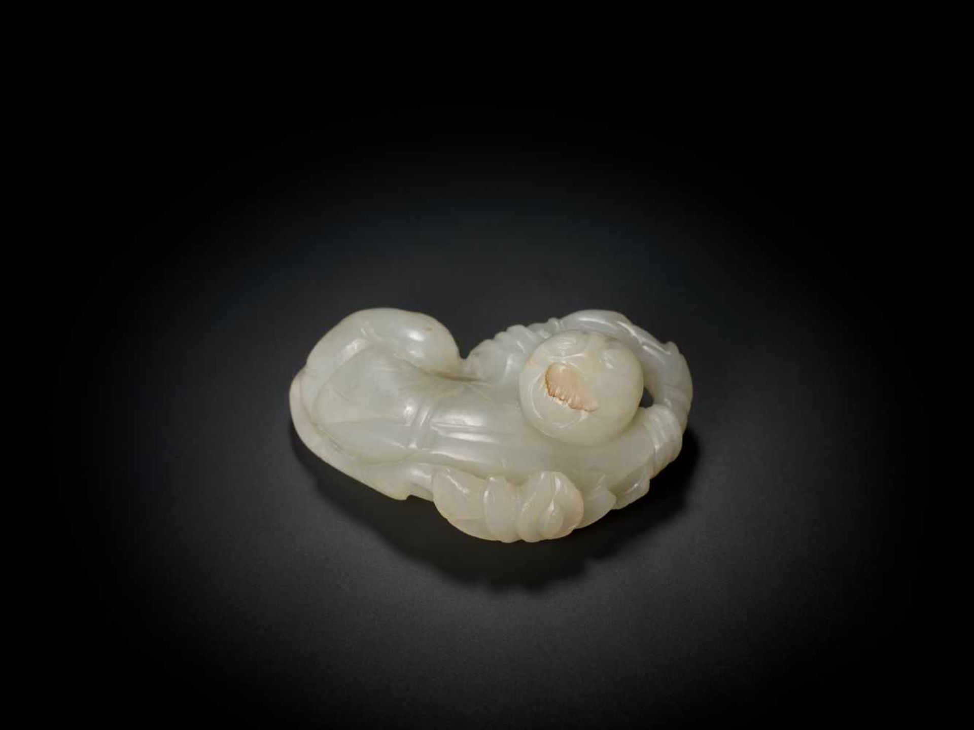 A WHITE JADE QING DYNASTY ‘BOY AND LOTUS’ PENDANT White jade of translucent quality with natural - Image 4 of 6