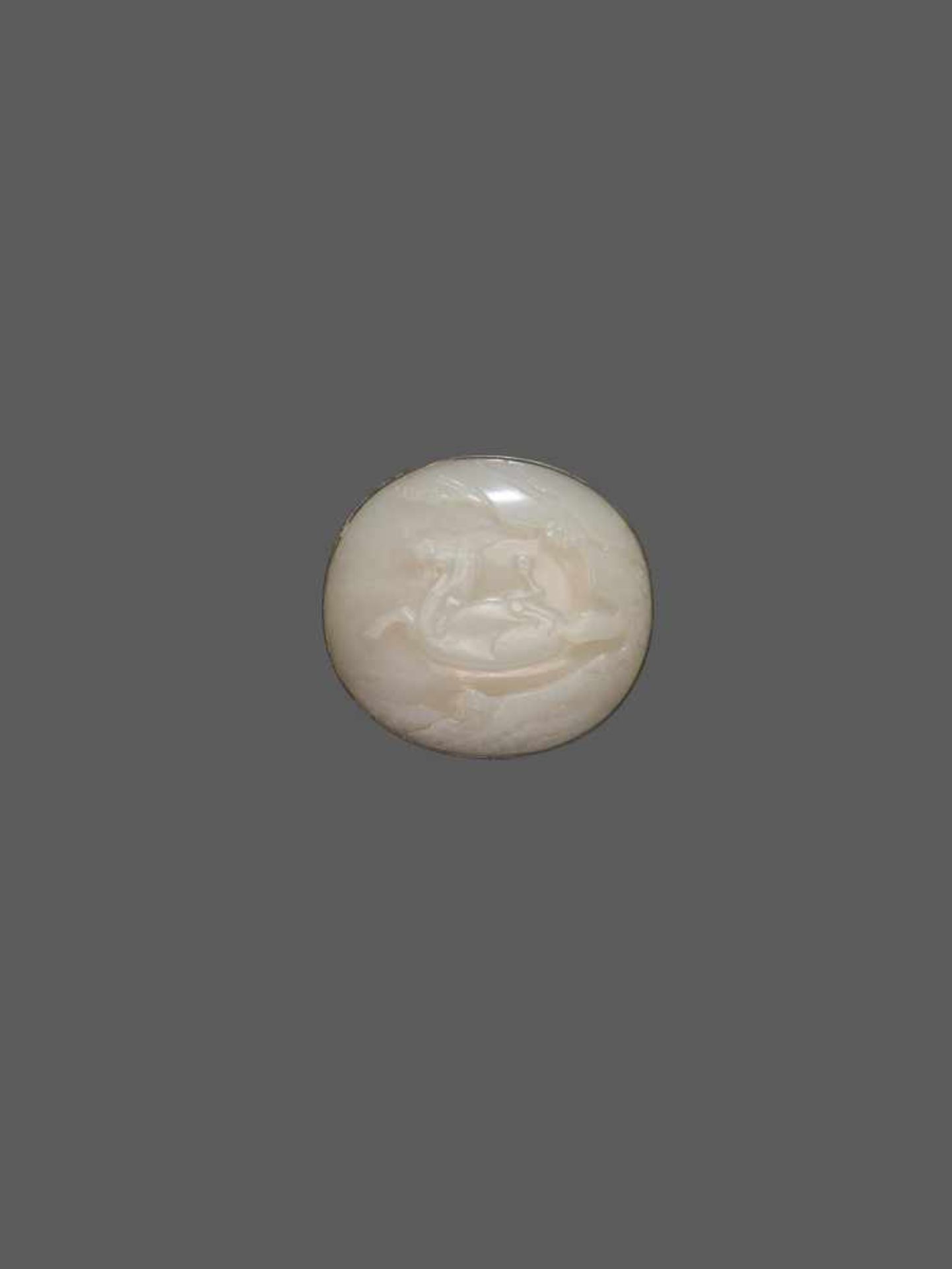 THREE WHITE JADE PLAQUES FOR RUYI SCEPTER, QING DYNASTY White jade with a slight pale celadon - Image 4 of 7