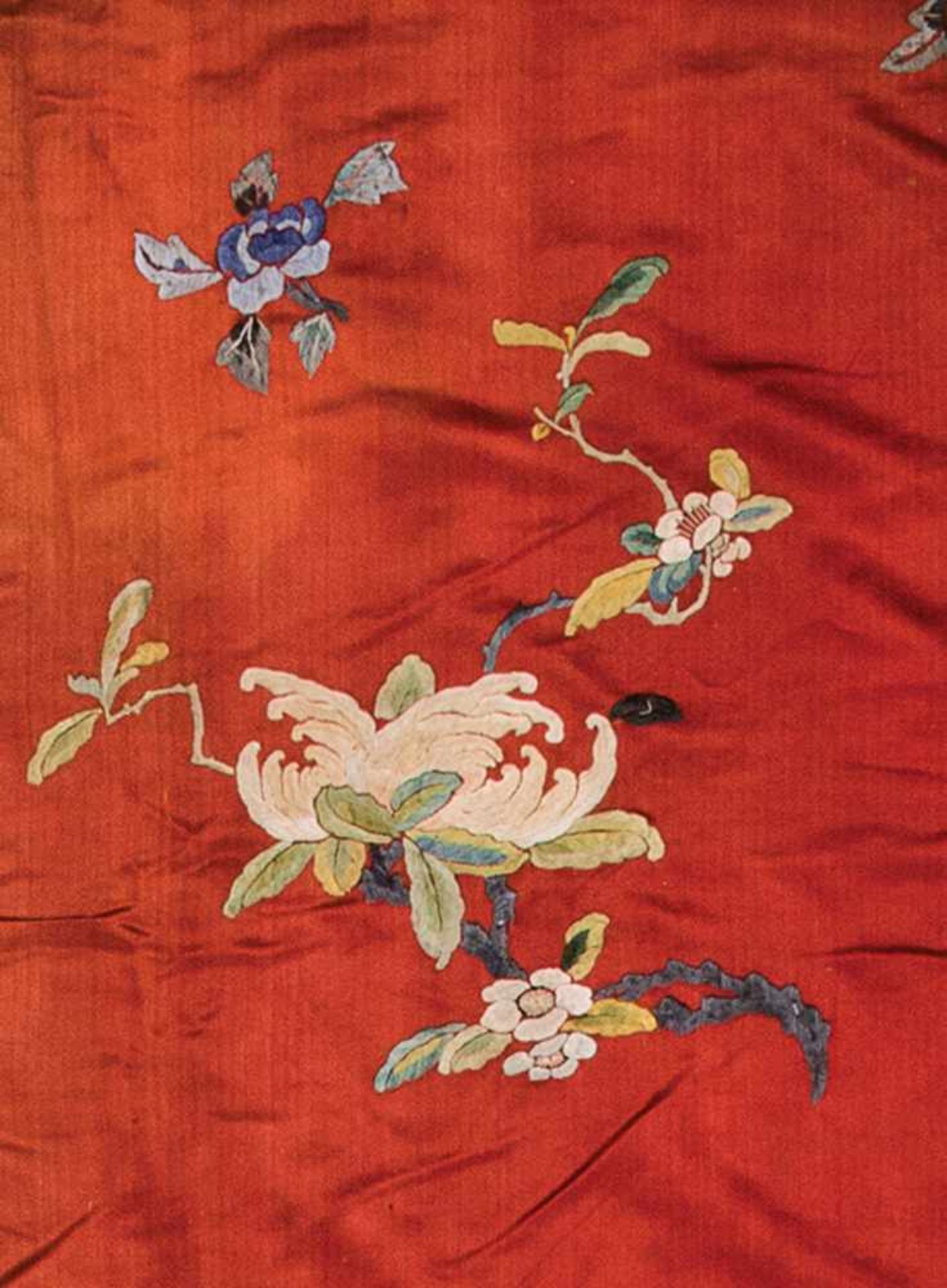 A VERY LARGE SILK WALL-HANGING WITH AUSPICIOUS FRUITS, FLOWERS AND BUTTERFLIES, QING Silk with - Image 4 of 4