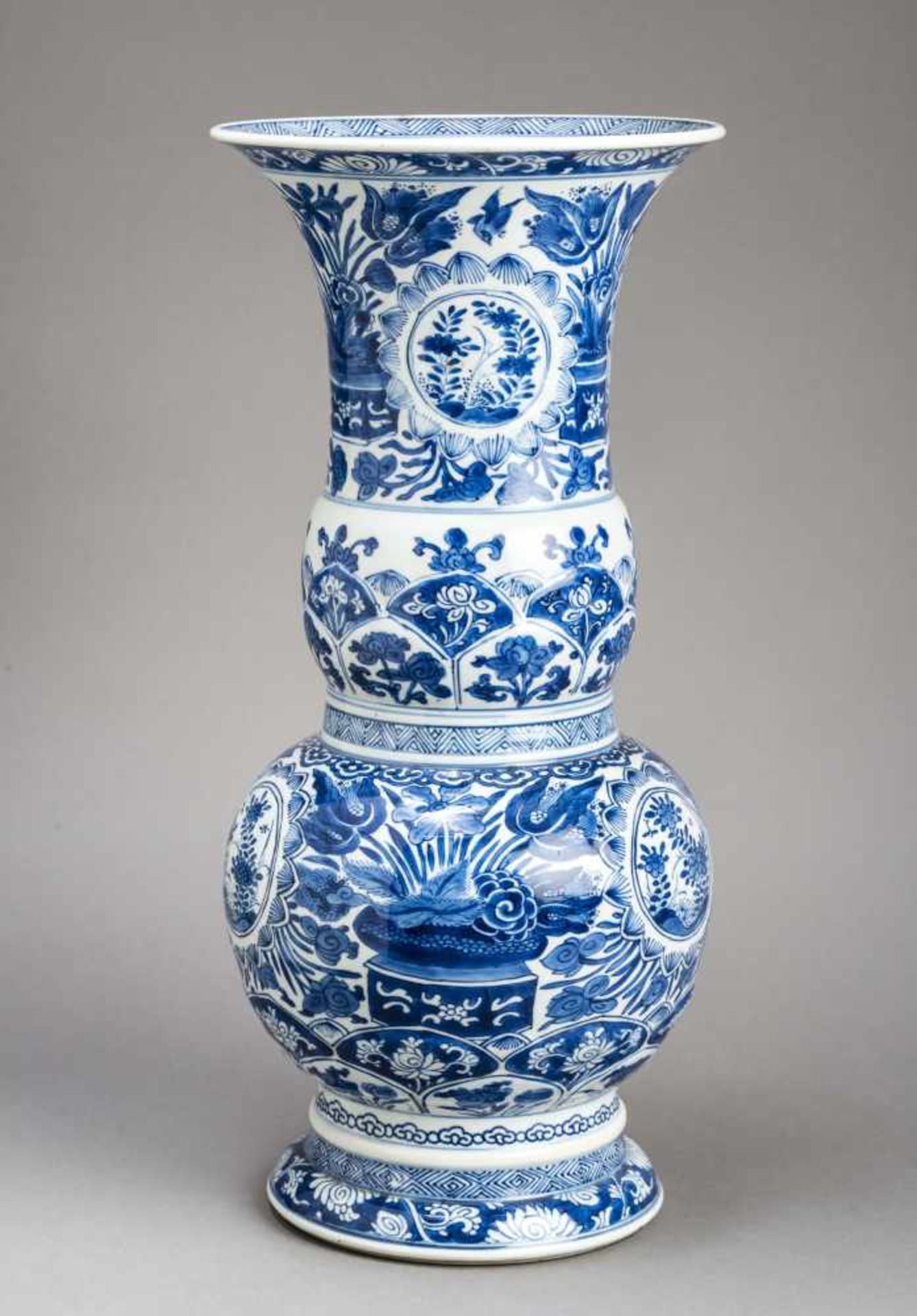 A KANGXI PERIOD BLUE AND WHITE MOULDED ‘YEN YEN’ BALUSTER VASE Porcelain with white glaze and