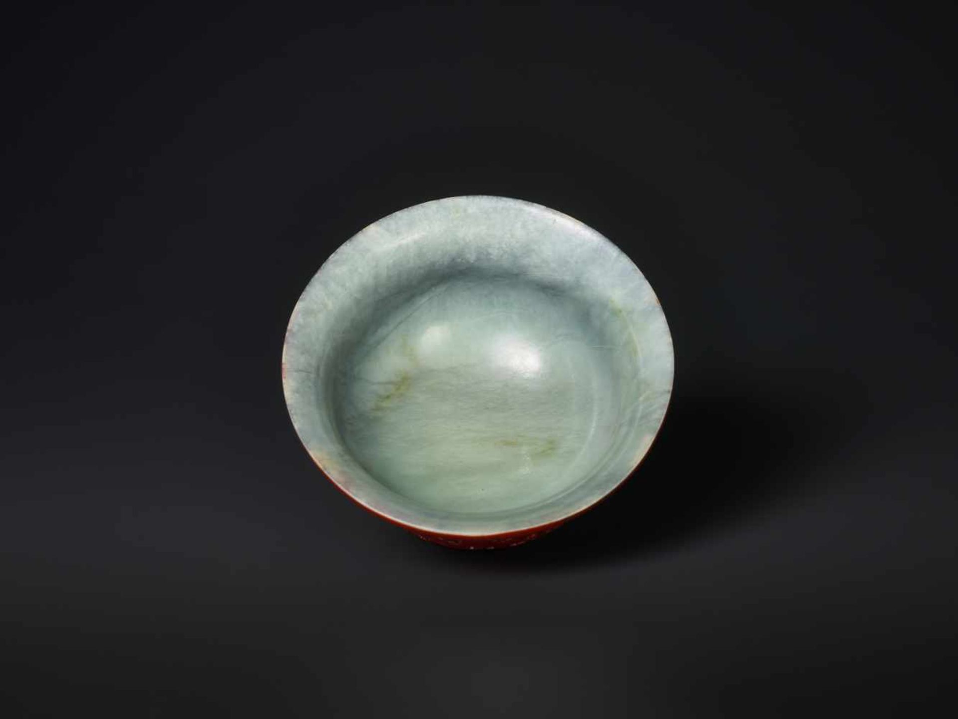 AN EXTREMELY RARE QIANLONG PERIOD CINNABAR LACQUER EMBELLISHED JADE BOWL Celadon and grey streaked - Image 2 of 7