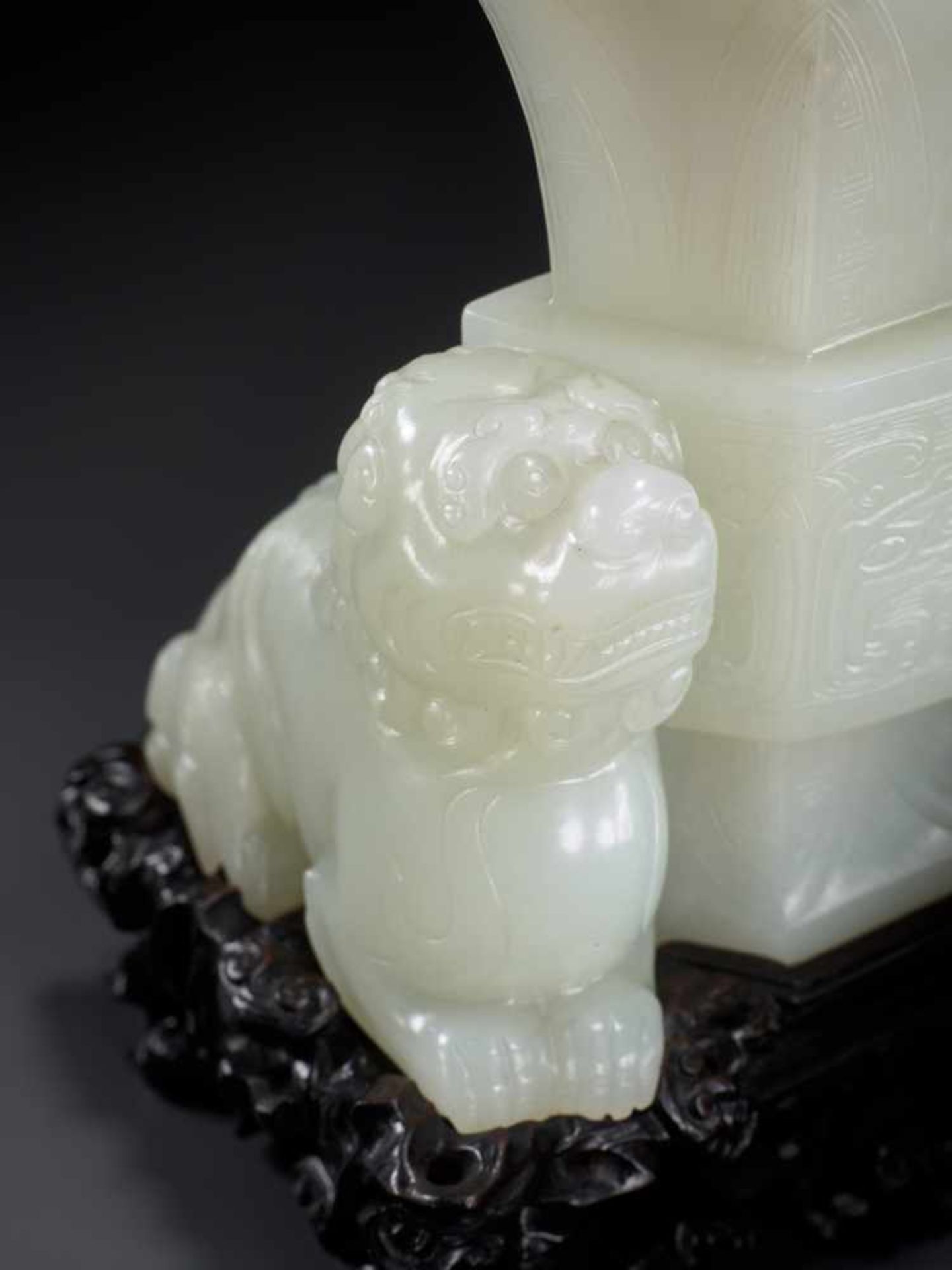 AN IMPORTANT MUTTON FAT WHITE JADE ‘LION’ FANGGU VASE, QIANLONG PERIOD White mutton fat jade, - Image 17 of 19