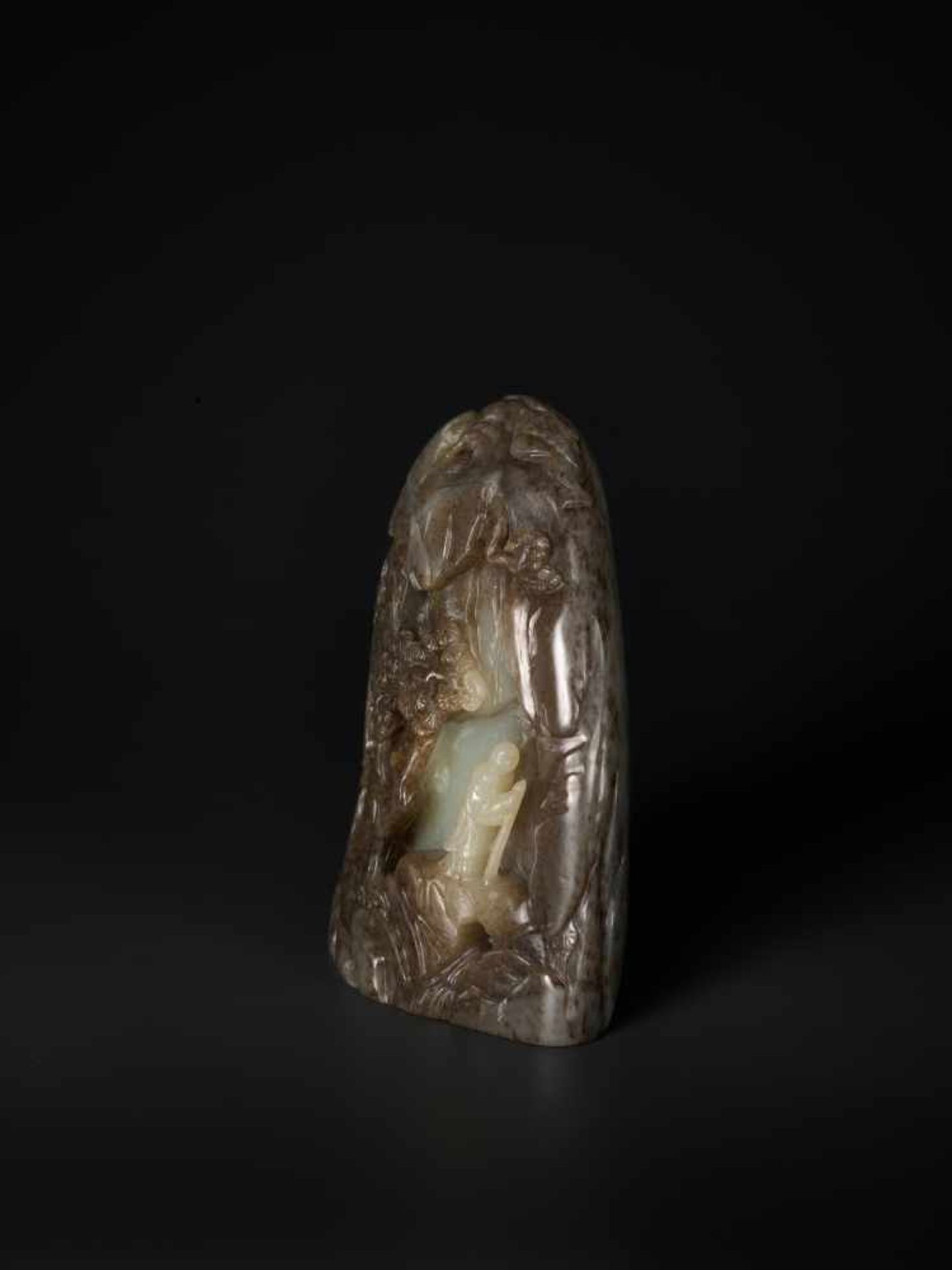 A LARGE BROWN, CELADON AND WHITE JADE MOUNTAIN BOULDER, QING DYNASTY Celadon and brown jade with - Image 5 of 8