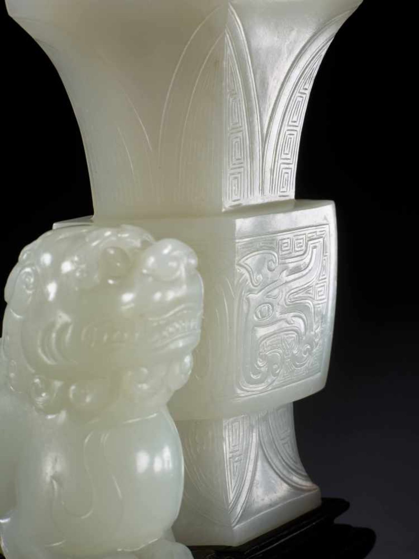 AN IMPORTANT MUTTON FAT WHITE JADE ‘LION’ FANGGU VASE, QIANLONG PERIOD White mutton fat jade, - Image 16 of 19