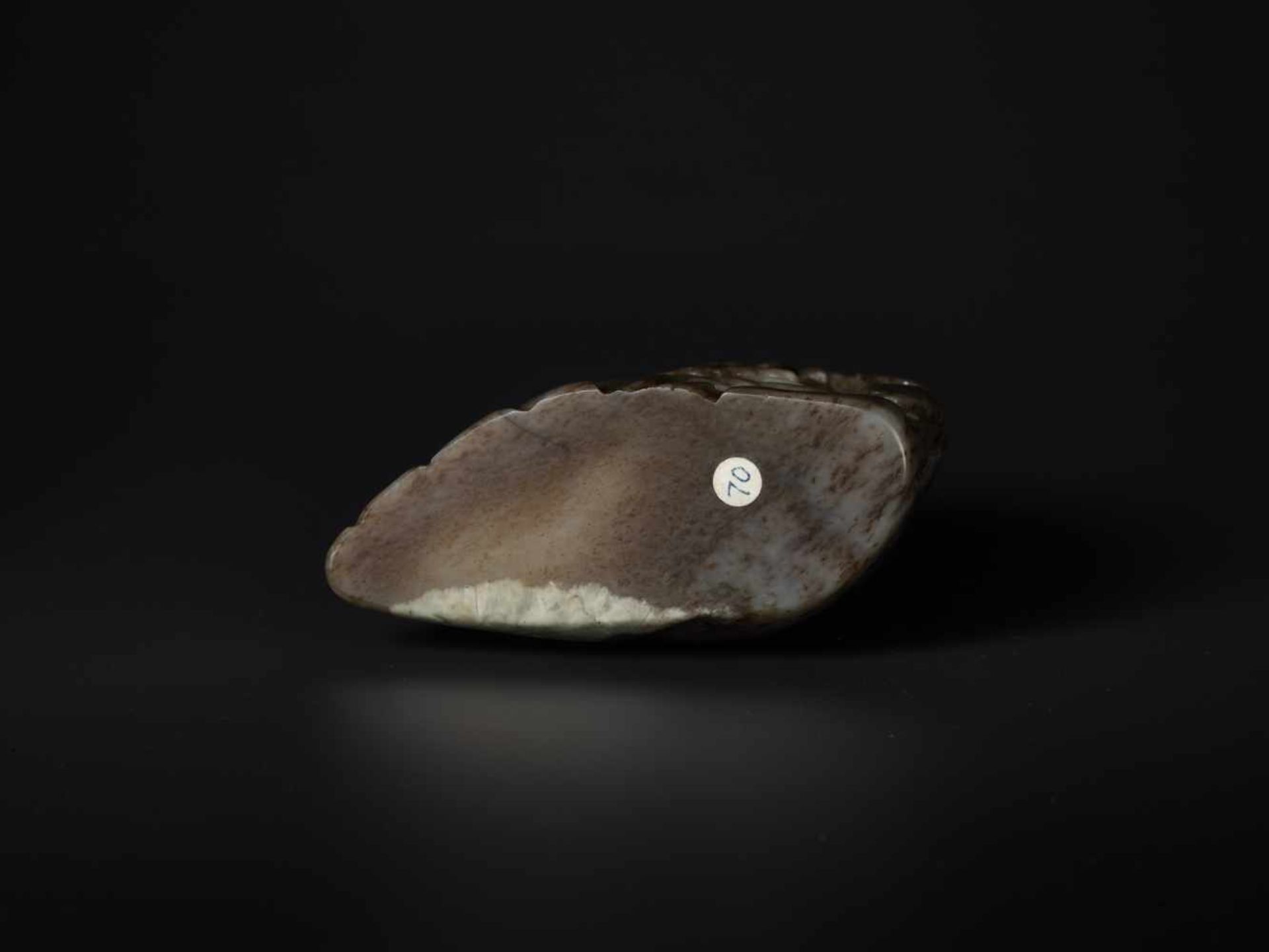 A LARGE BROWN, CELADON AND WHITE JADE MOUNTAIN BOULDER, QING DYNASTY Celadon and brown jade with - Image 8 of 8