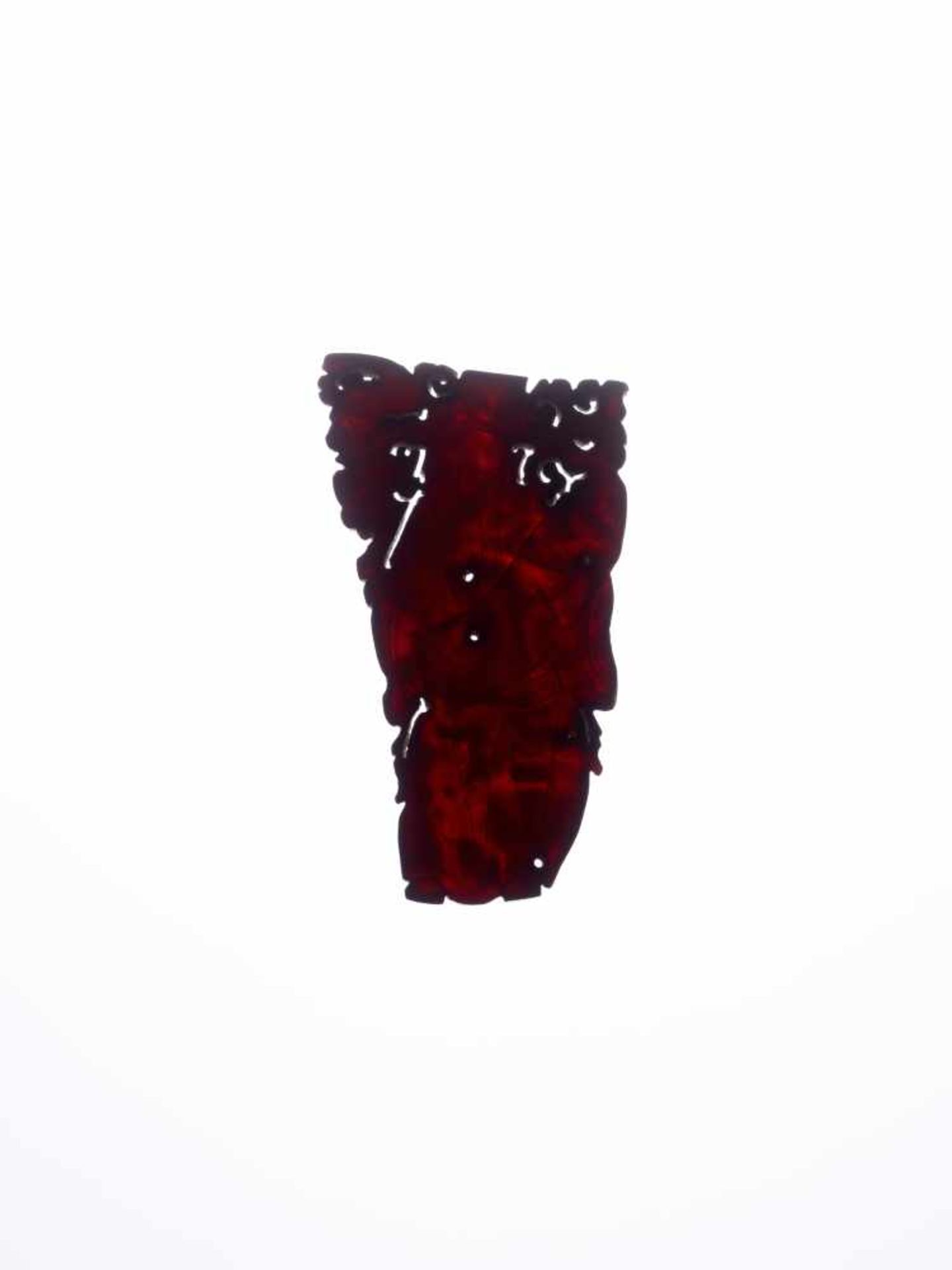 A QING DYNASTY AMBER PLAQUE WITH AN IMMORTAL Amber of dark chestnut color, translucent quality, - Image 4 of 4