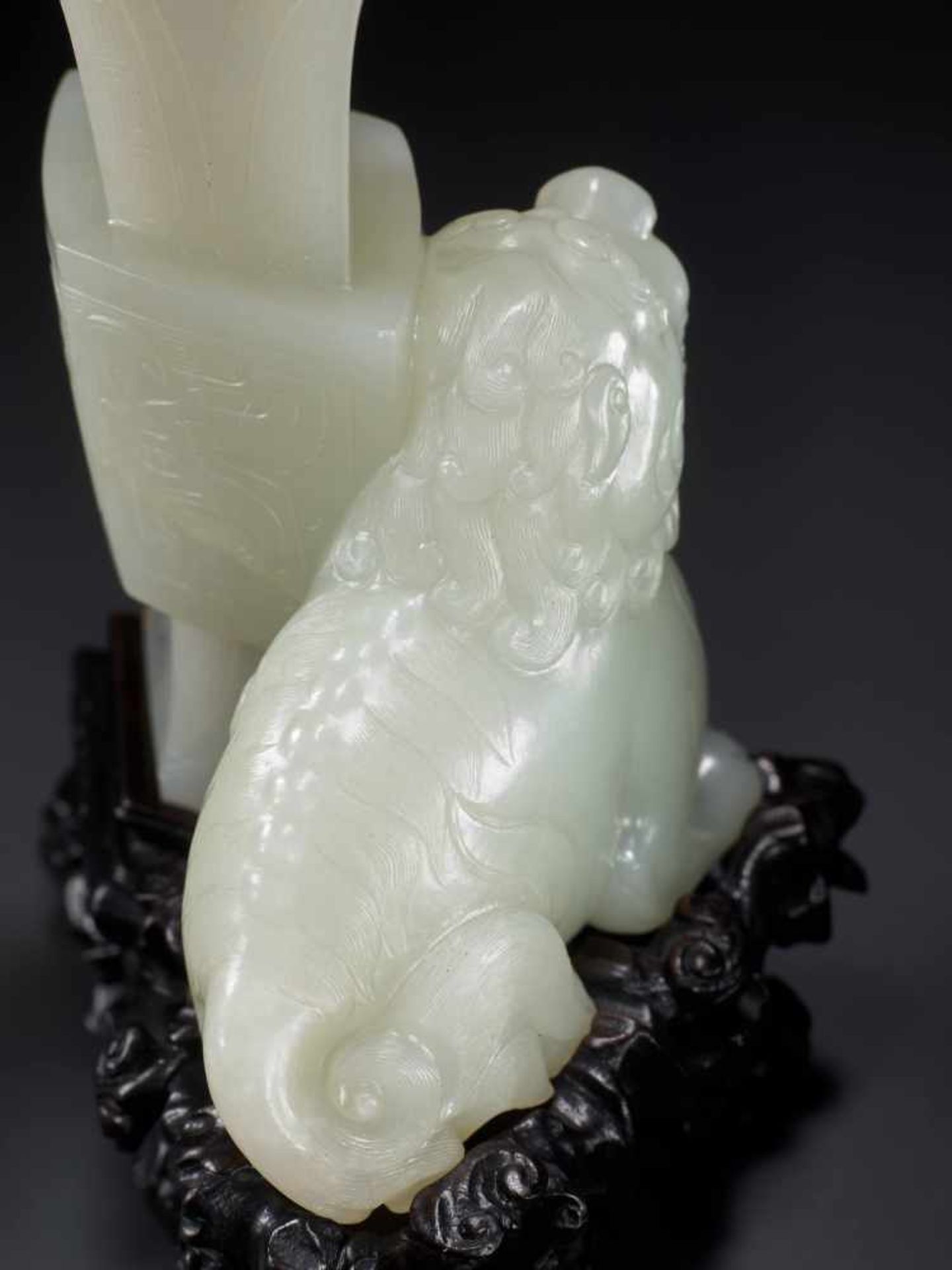 AN IMPORTANT MUTTON FAT WHITE JADE ‘LION’ FANGGU VASE, QIANLONG PERIOD White mutton fat jade, - Image 18 of 19