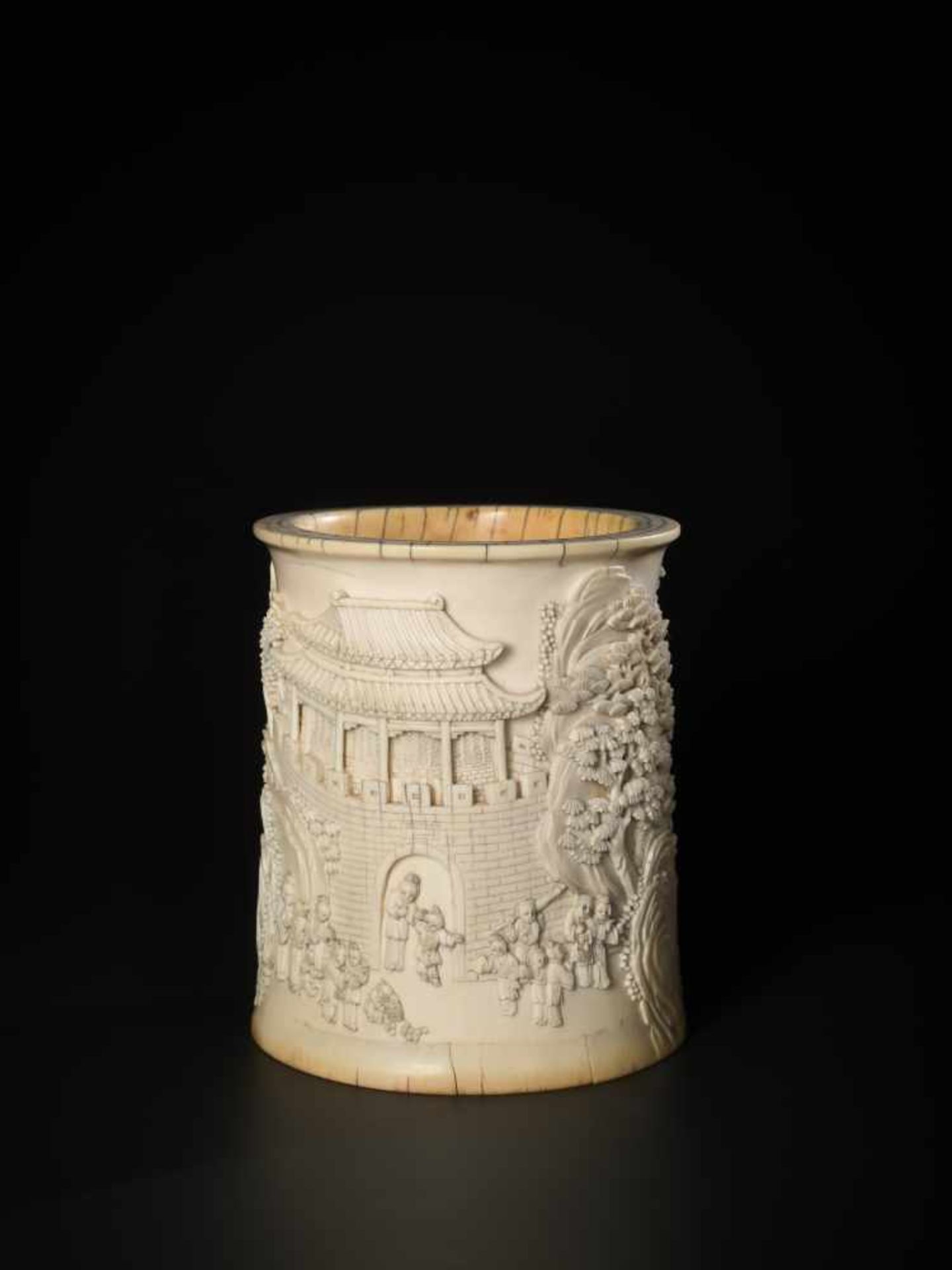 AN IMPERIAL 18TH CENTURY IVORY BITONG BRUSHPOT WITH THE STORY OF PAN YUE Ivory, wooden base China, - Image 4 of 7