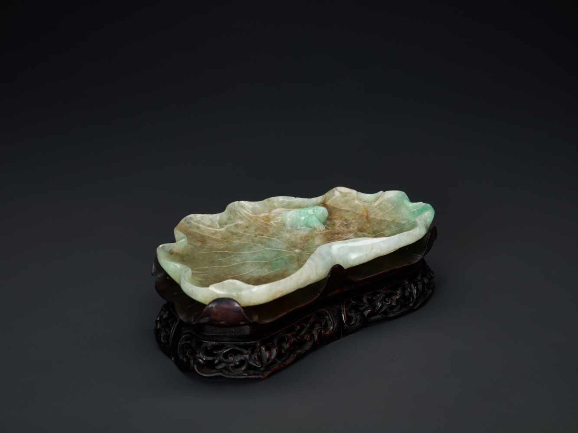 A GREEN AND RUSSET LOTUS-FORM JADEITE BRUSH WASHER WITH THREE-LEGGED TOAD, 1900s Jadeite in