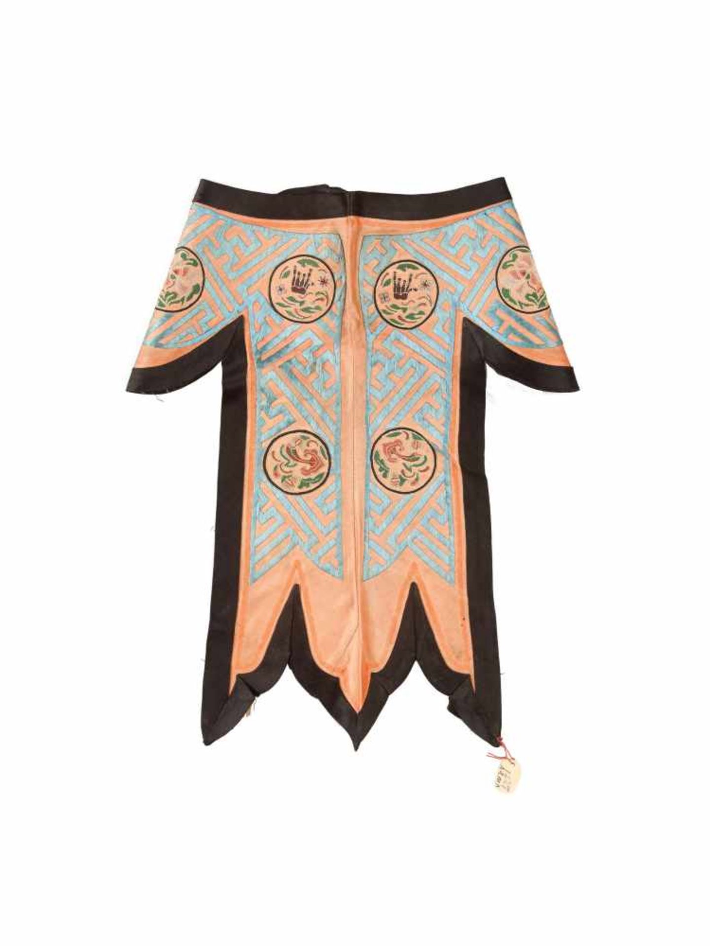 LOT WITH TWO PEKING KNOT EMBROIDERED COLLARS, 1900s Silk with multi-colored silk threads, plain - Image 2 of 9