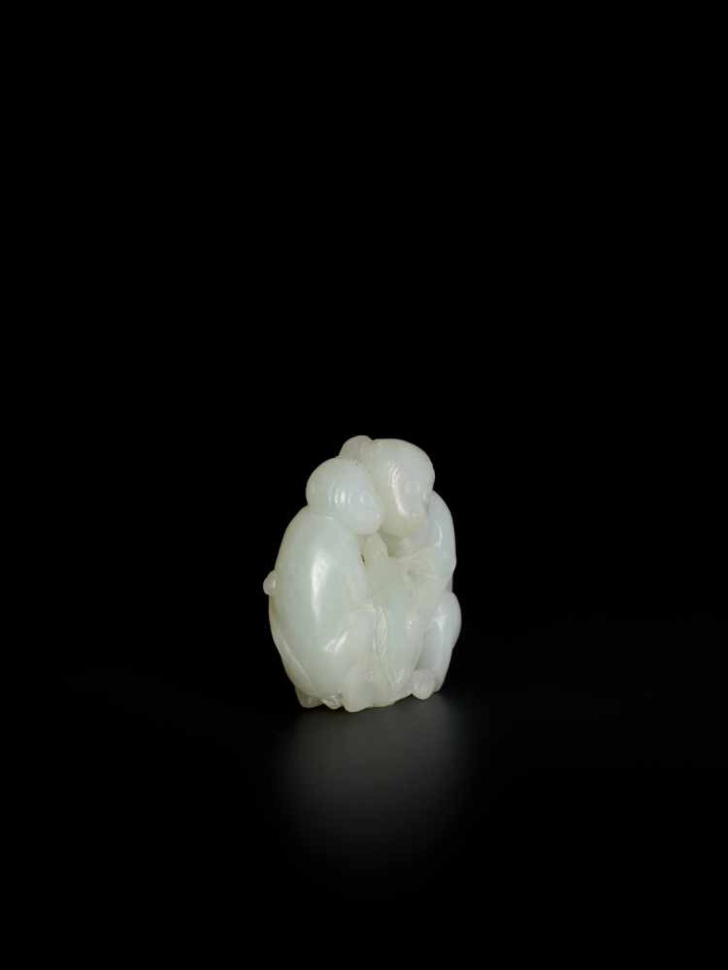 A QING DYNASTY WHITE JADE PENDANT OF TWO MONKEYS WITH PEACH White jade of translucent quality, - Image 3 of 7